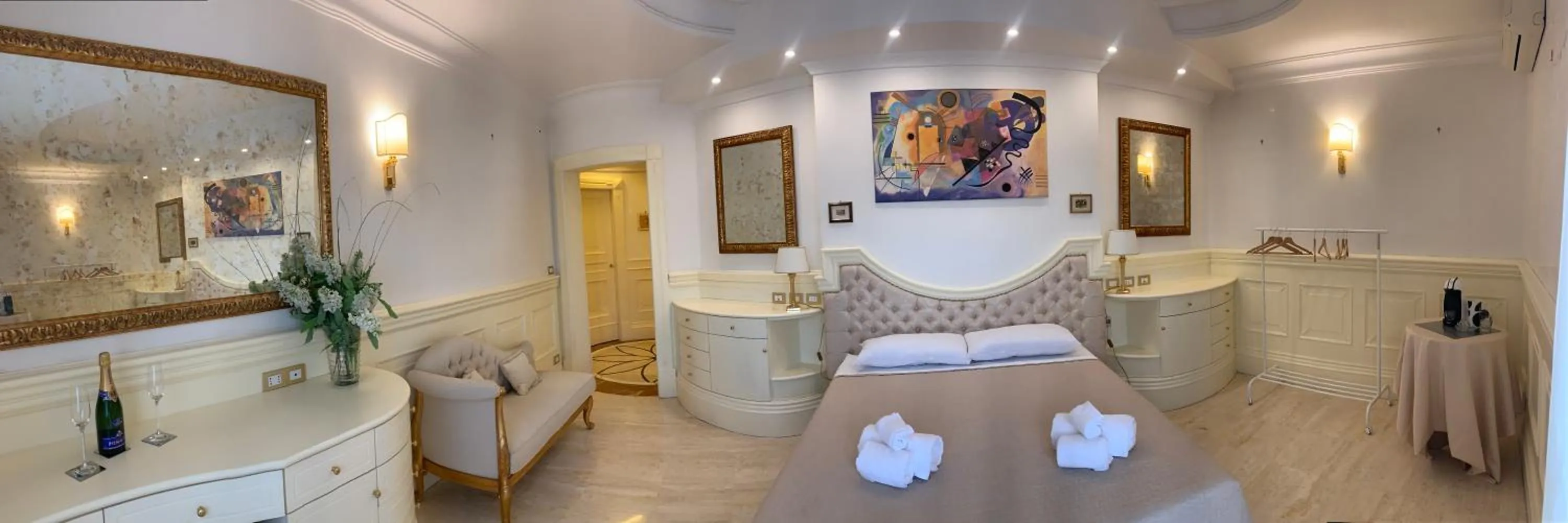 Photo of the whole room in Simon's Guest House Rome