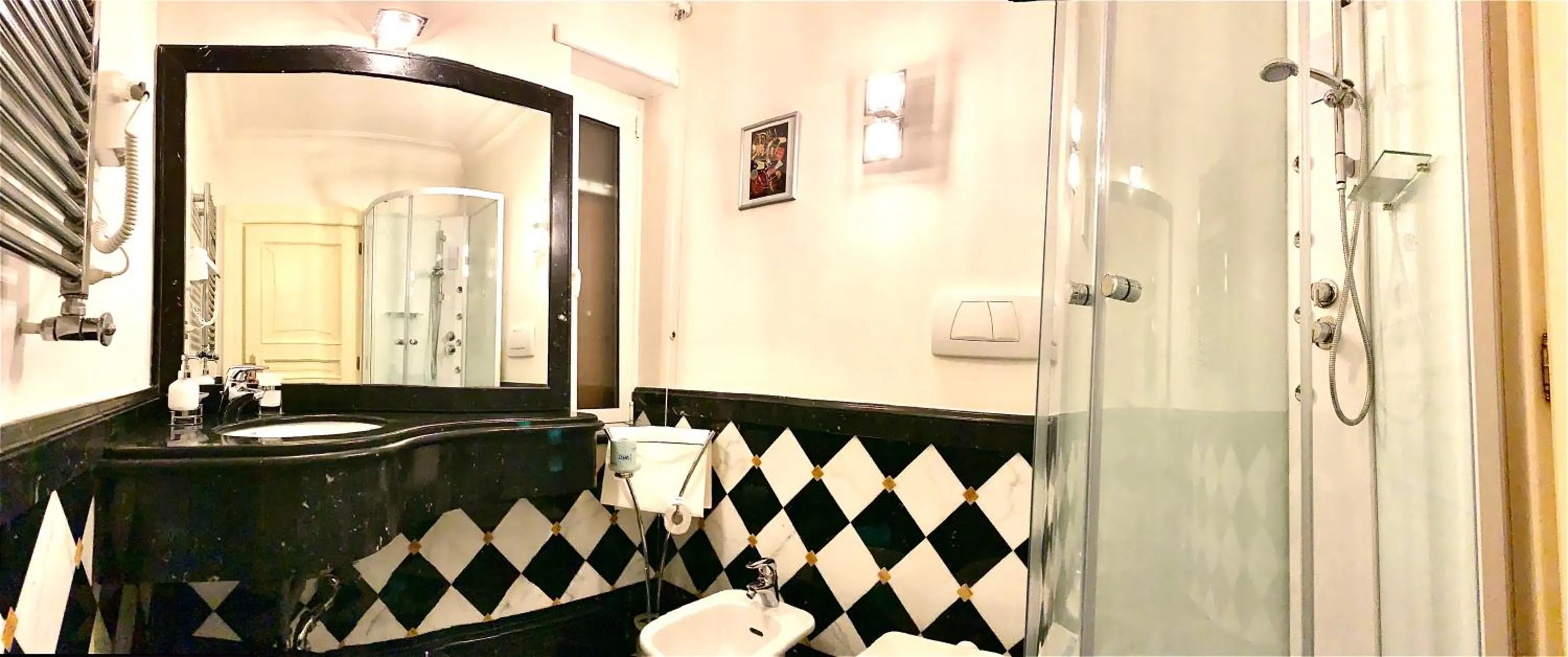 Bathroom in Simon's Guest House Rome