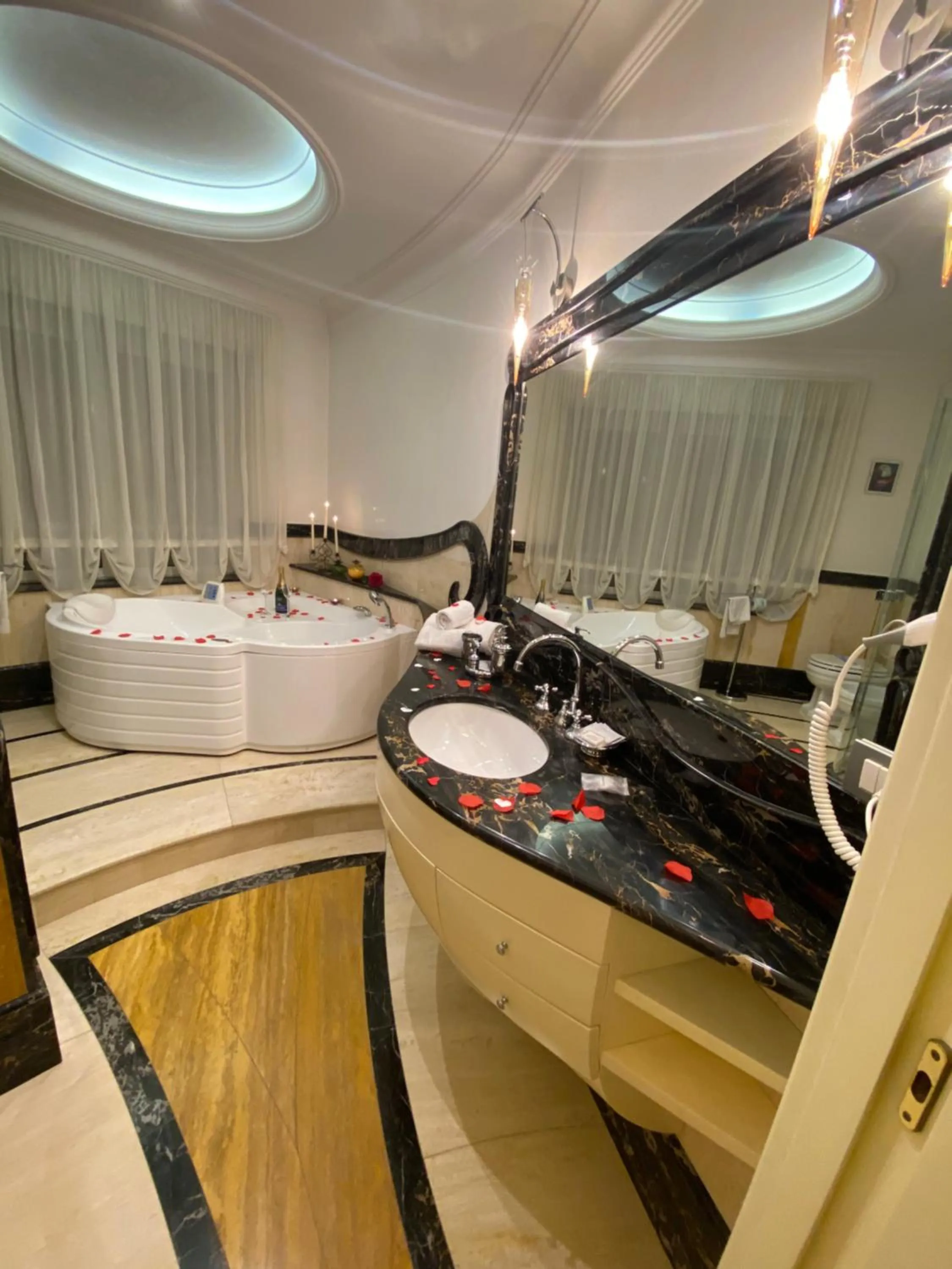 Bathroom in Simon's Guest House Rome