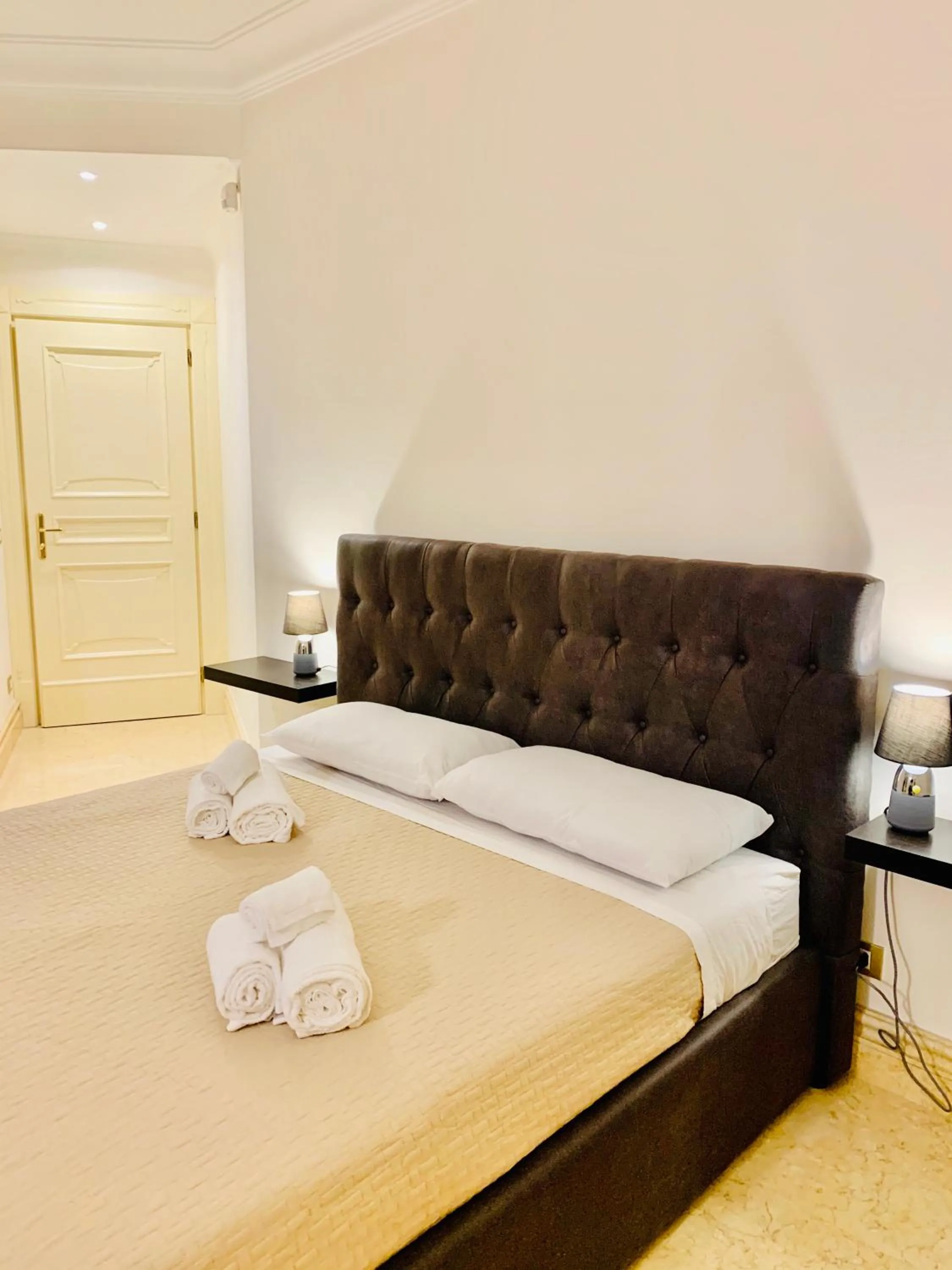 Photo of the whole room, Bed in Simon's Guest House Rome