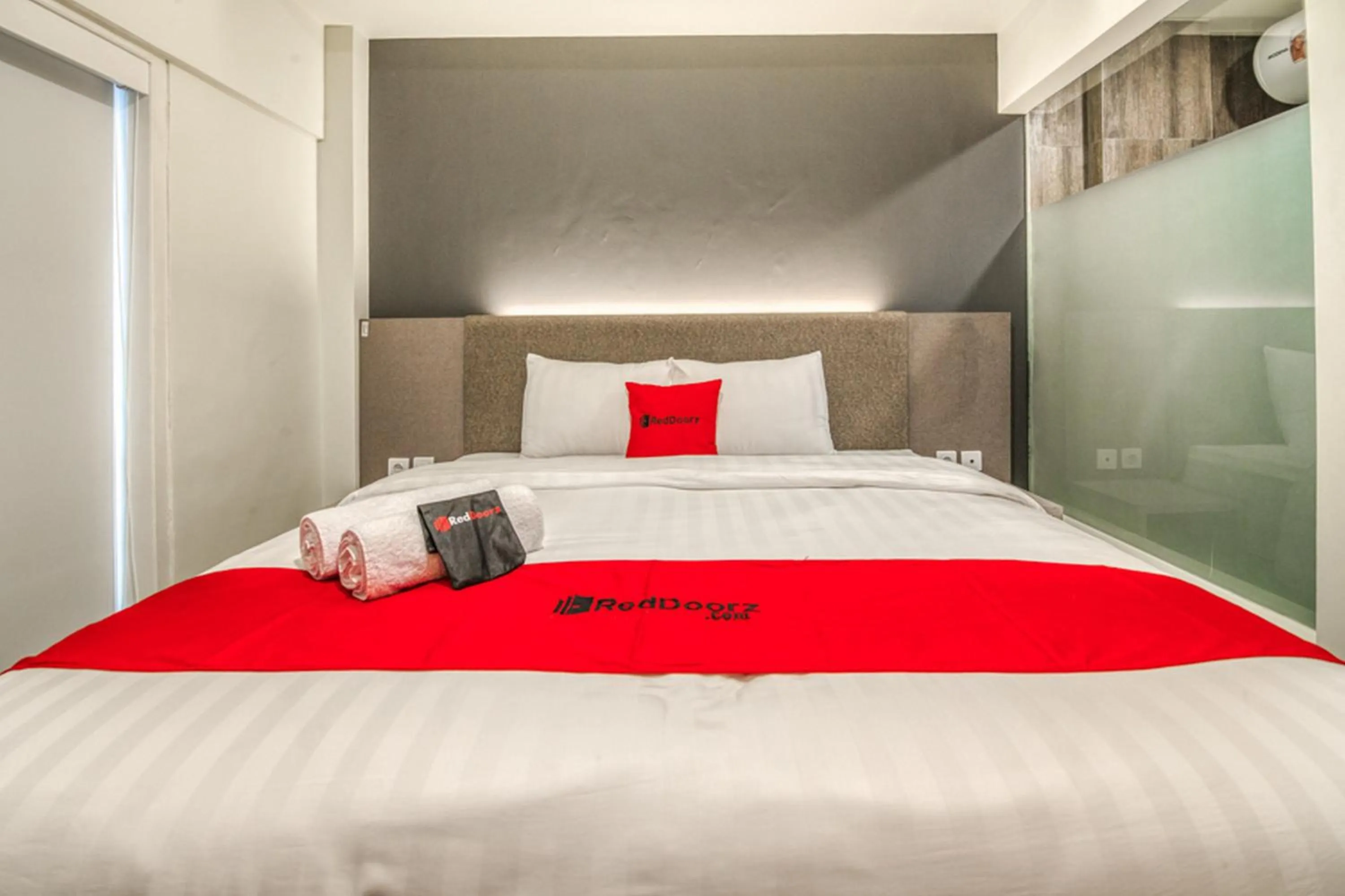 Bed in RedDoorz Plus near Akademi Kepolisian Semarang 3