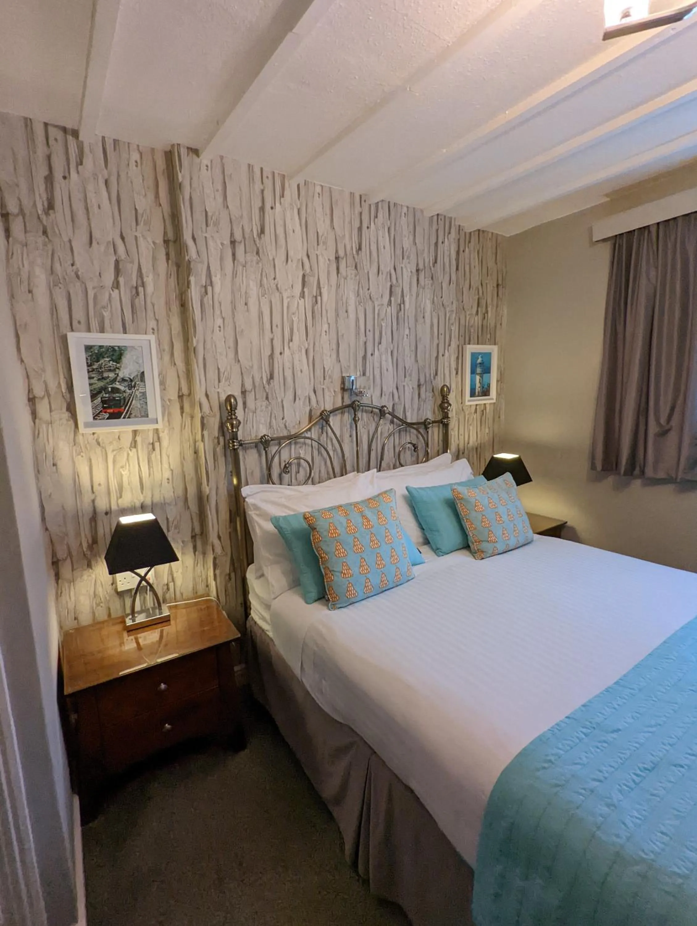 Bedroom, Bed in Redlands