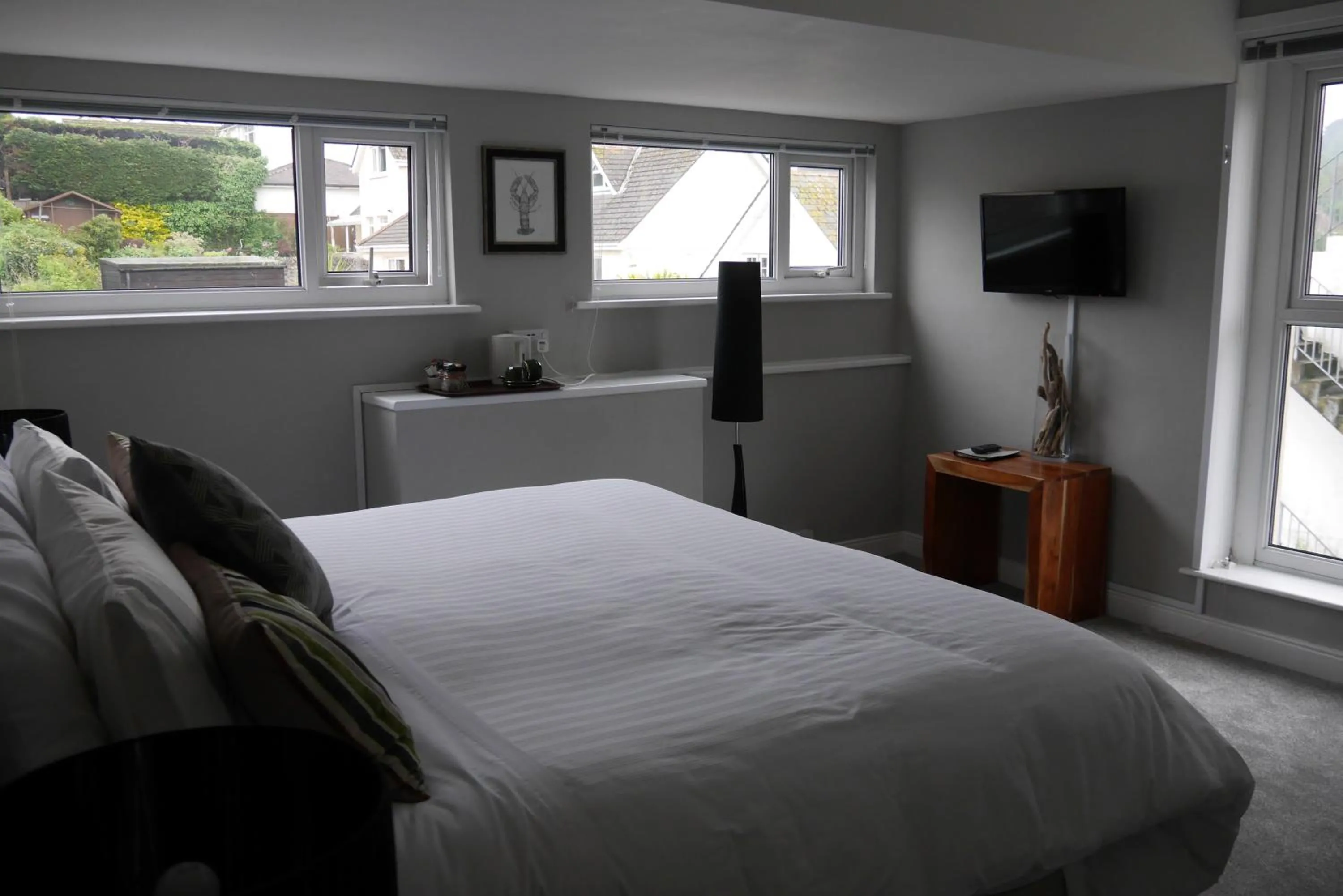 Photo of the whole room, Bed in Redlands