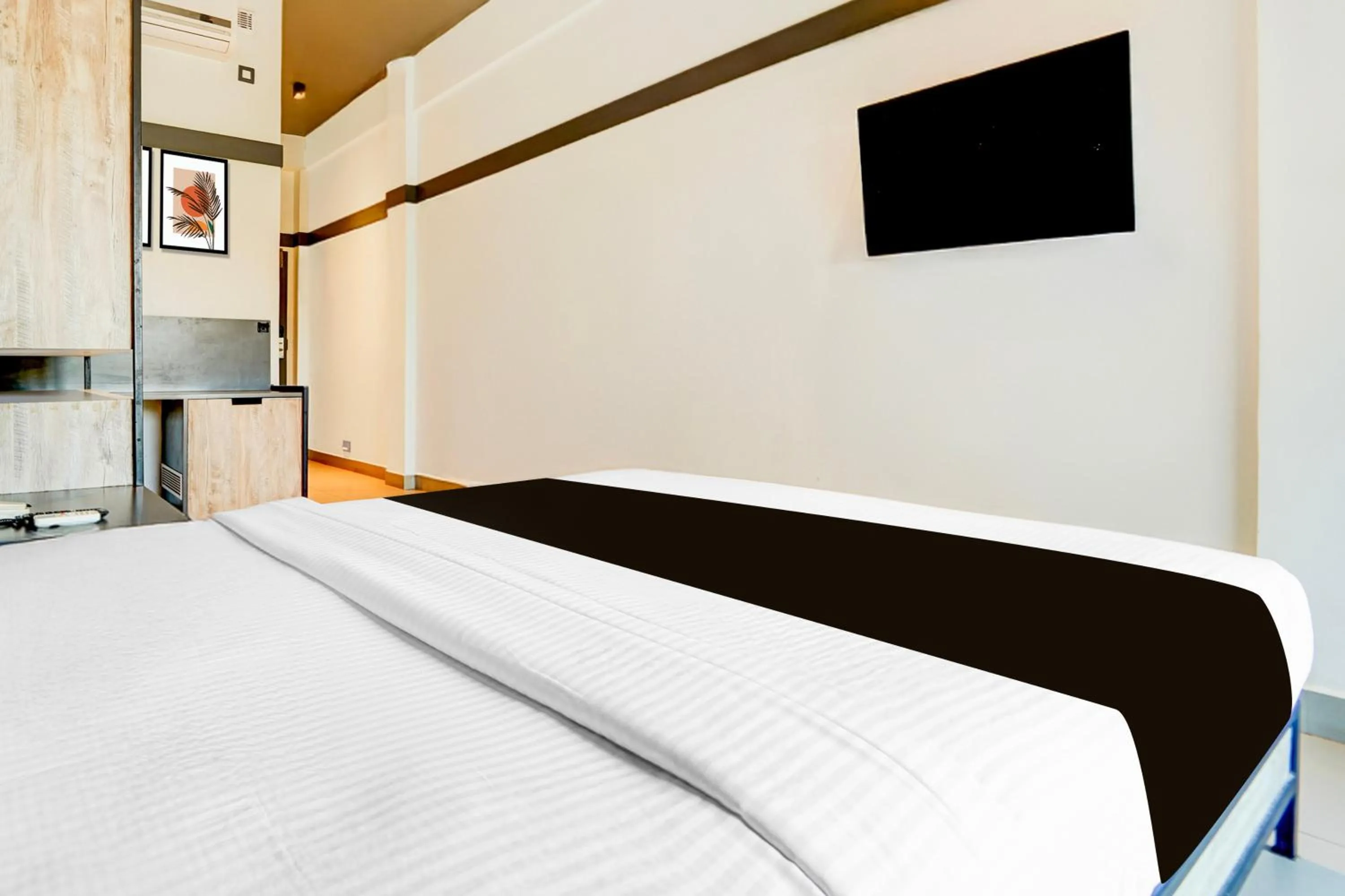 Bedroom, Bed in Super Townhouse Oak Mangalore