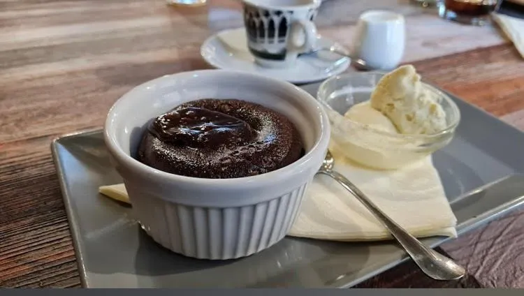 Restaurant/places to eat in Ludwig Hotel