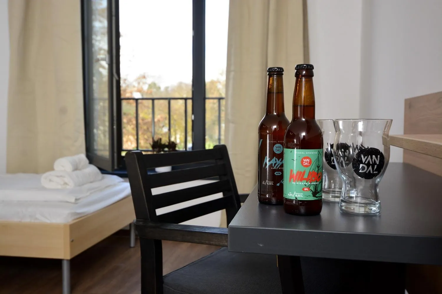 Alcoholic drinks, Bed in Ludwig Hotel