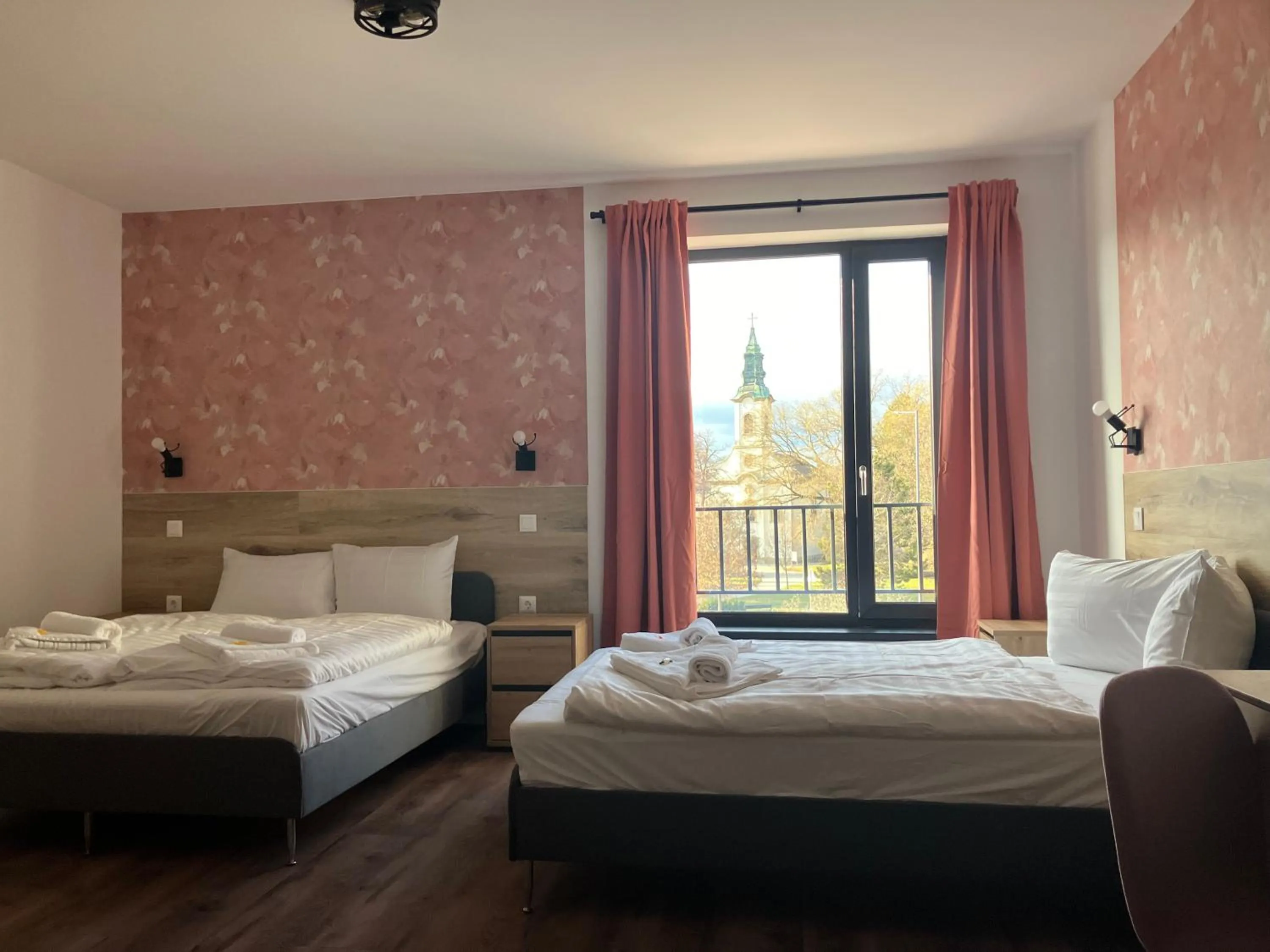 Bedroom, Bed in Ludwig Hotel