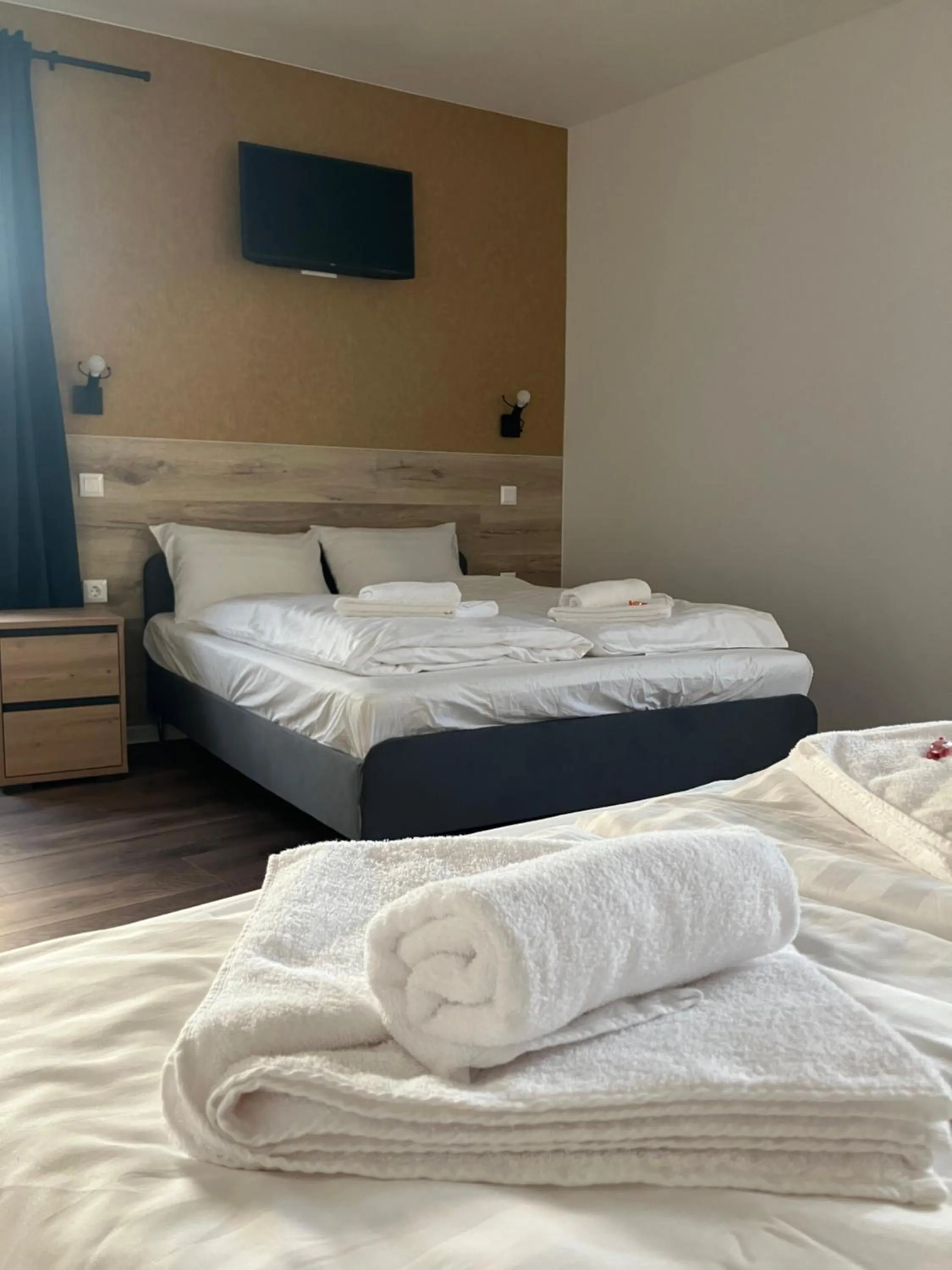 Bedroom, Bed in Ludwig Hotel