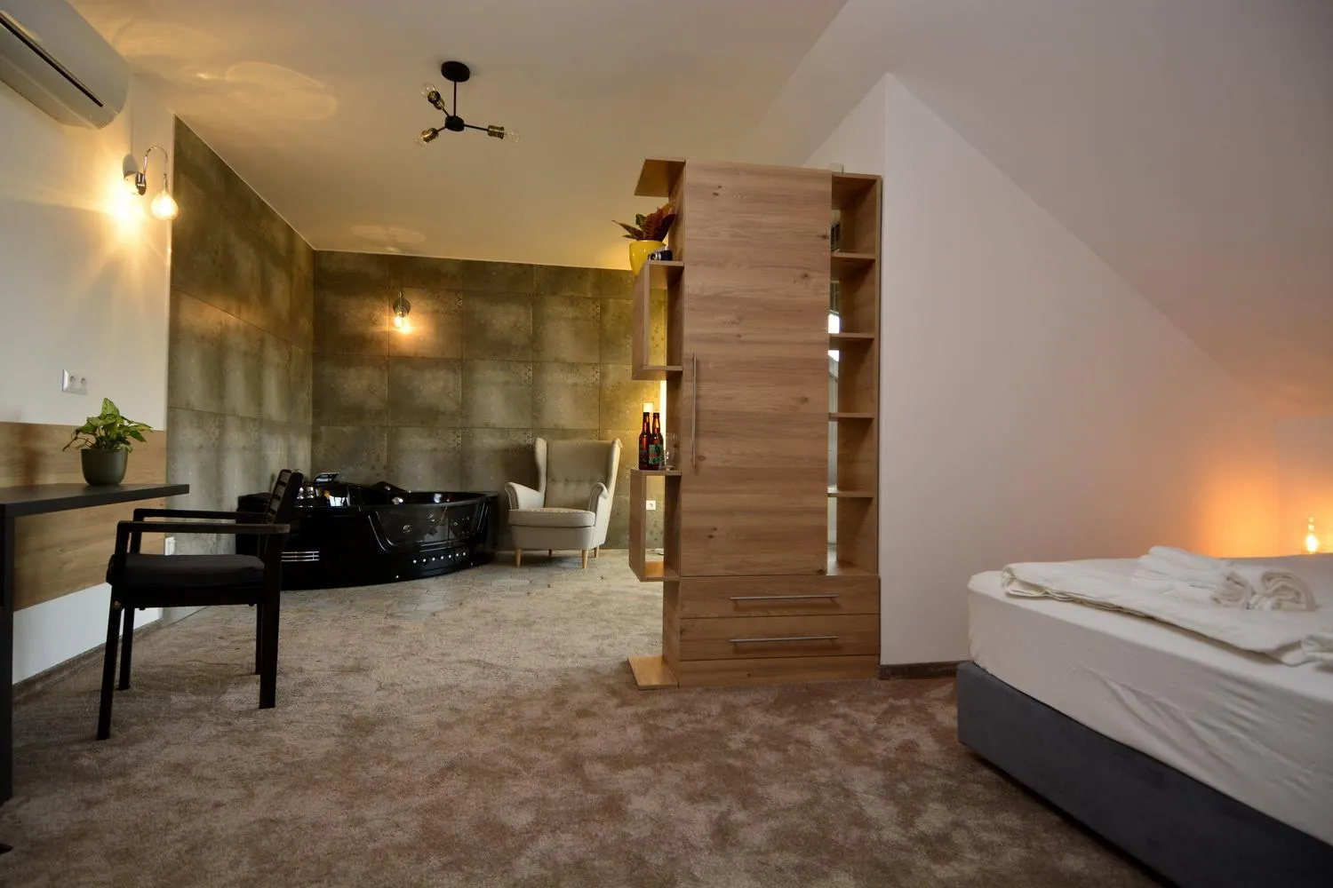 Living room, Bed in Ludwig Hotel