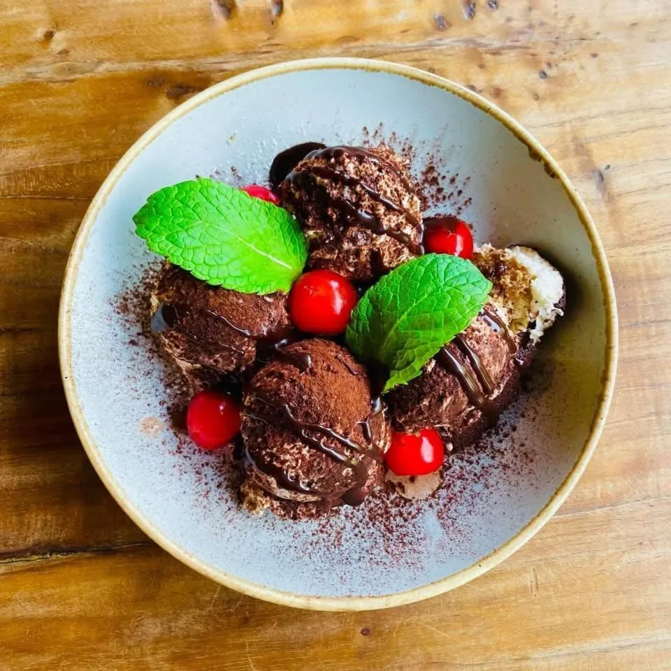 Restaurant/places to eat in Ludwig Hotel