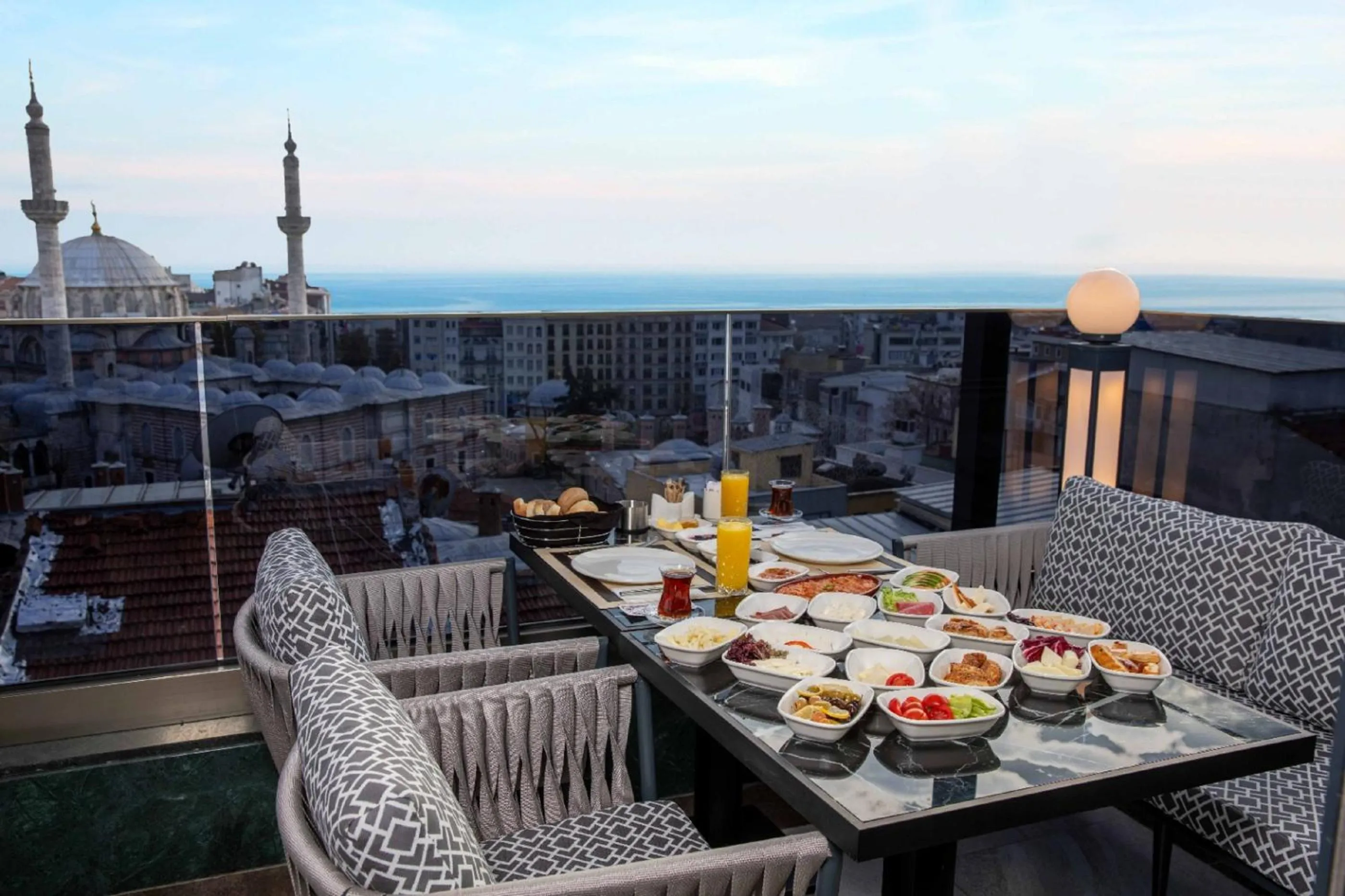 Restaurant/places to eat in Beethoven Senfoni Hotel