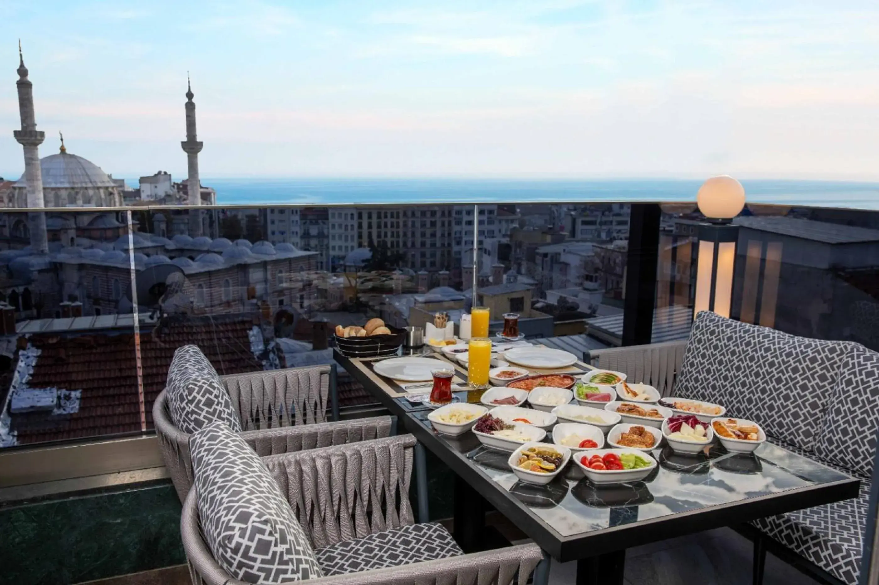 Restaurant/places to eat in Beethoven Senfoni Hotel Restaurant/places to eat in Beethoven Senfoni Hotel