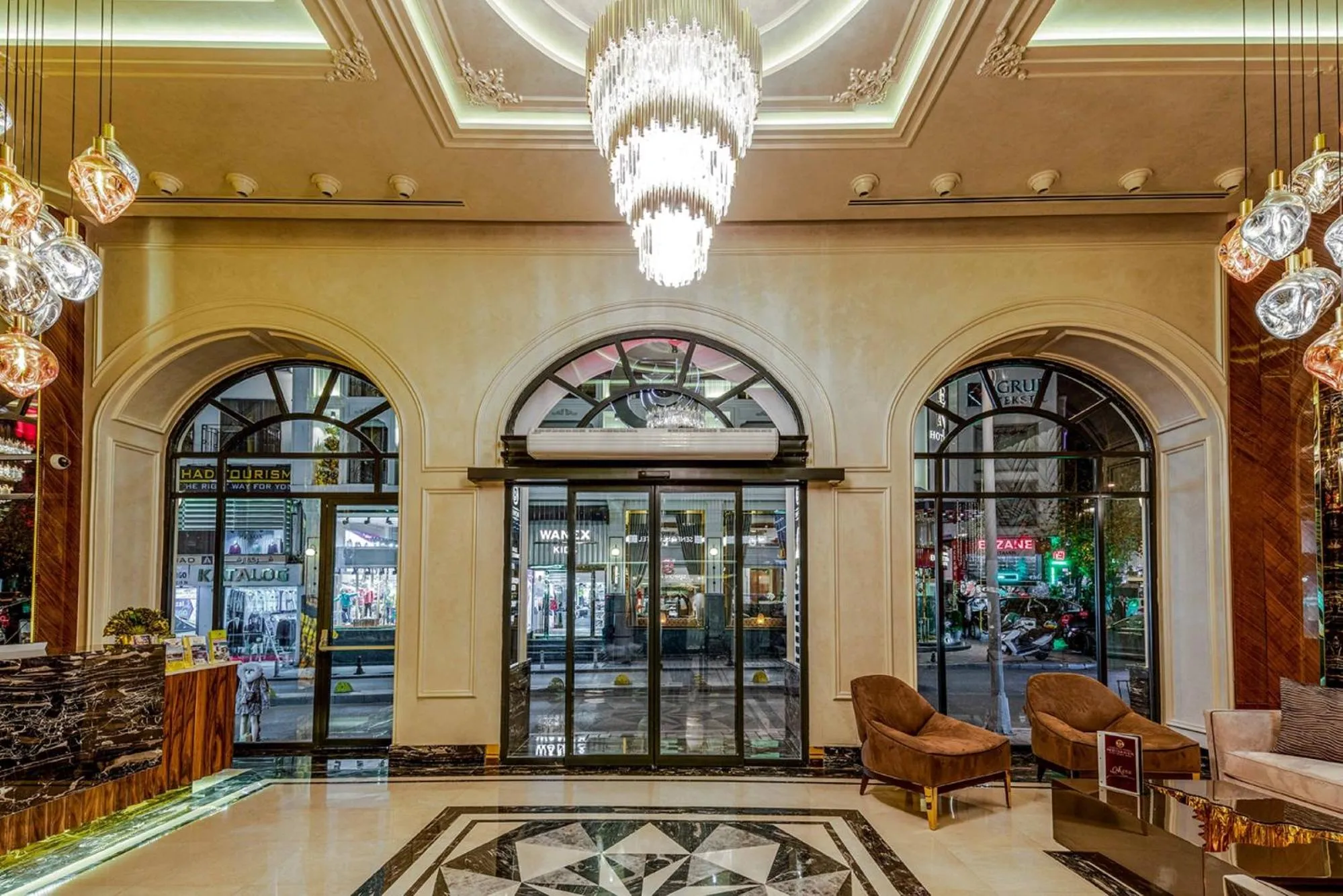 Lobby or reception in Beethoven Senfoni Hotel