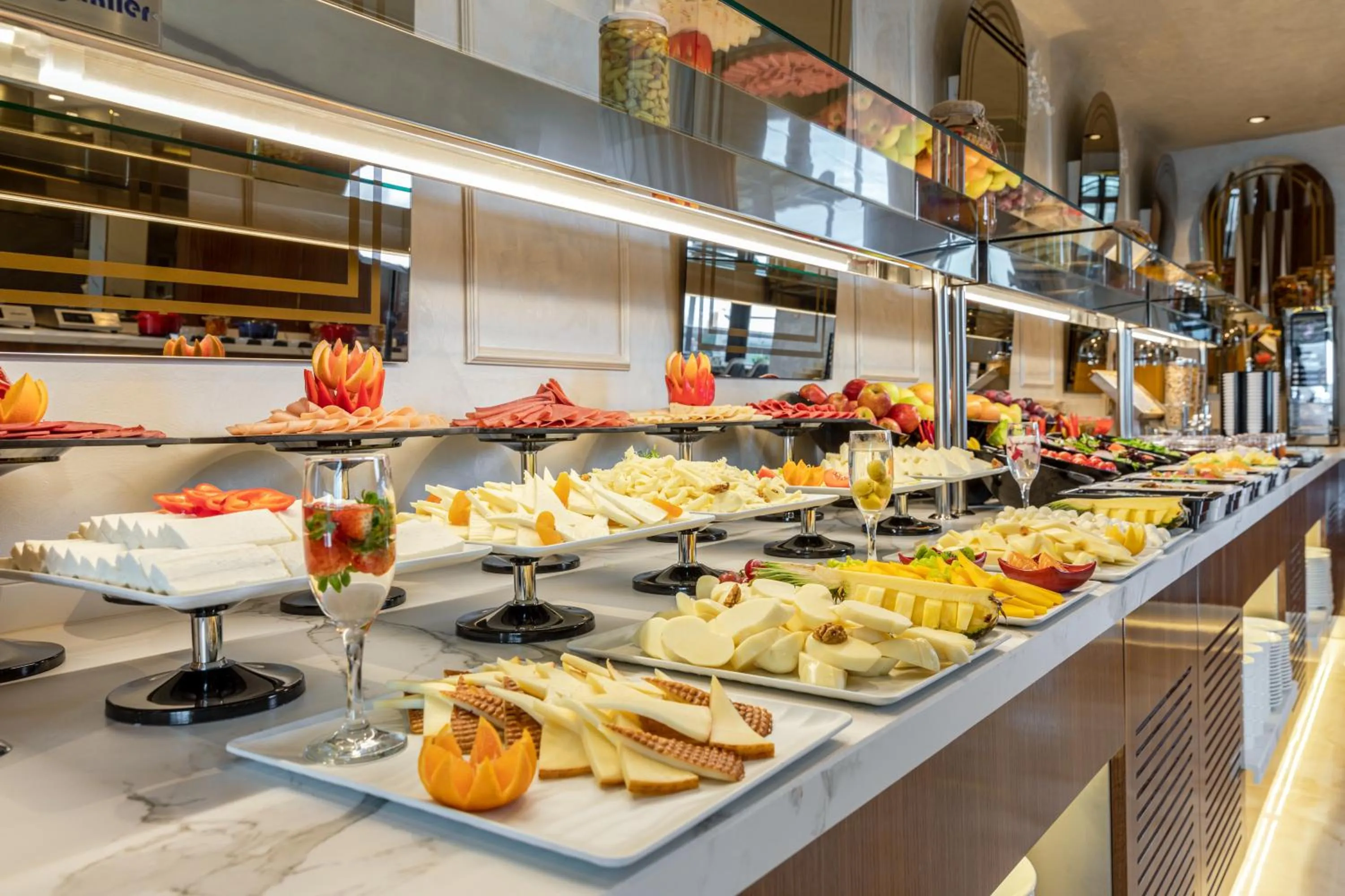 Food and drinks in Beethoven Senfoni Hotel