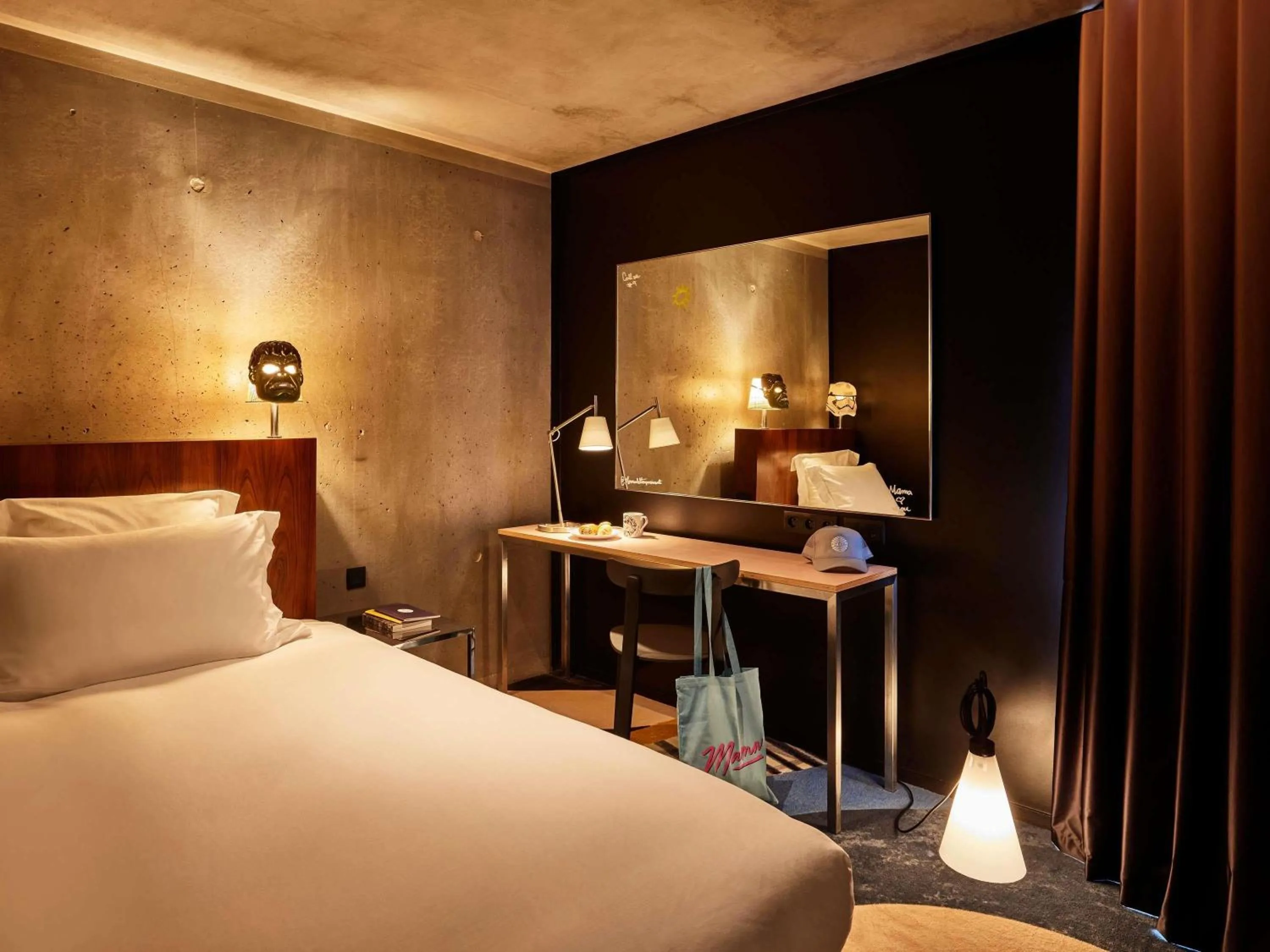 Bedroom, Bed in Mama Shelter Paris East