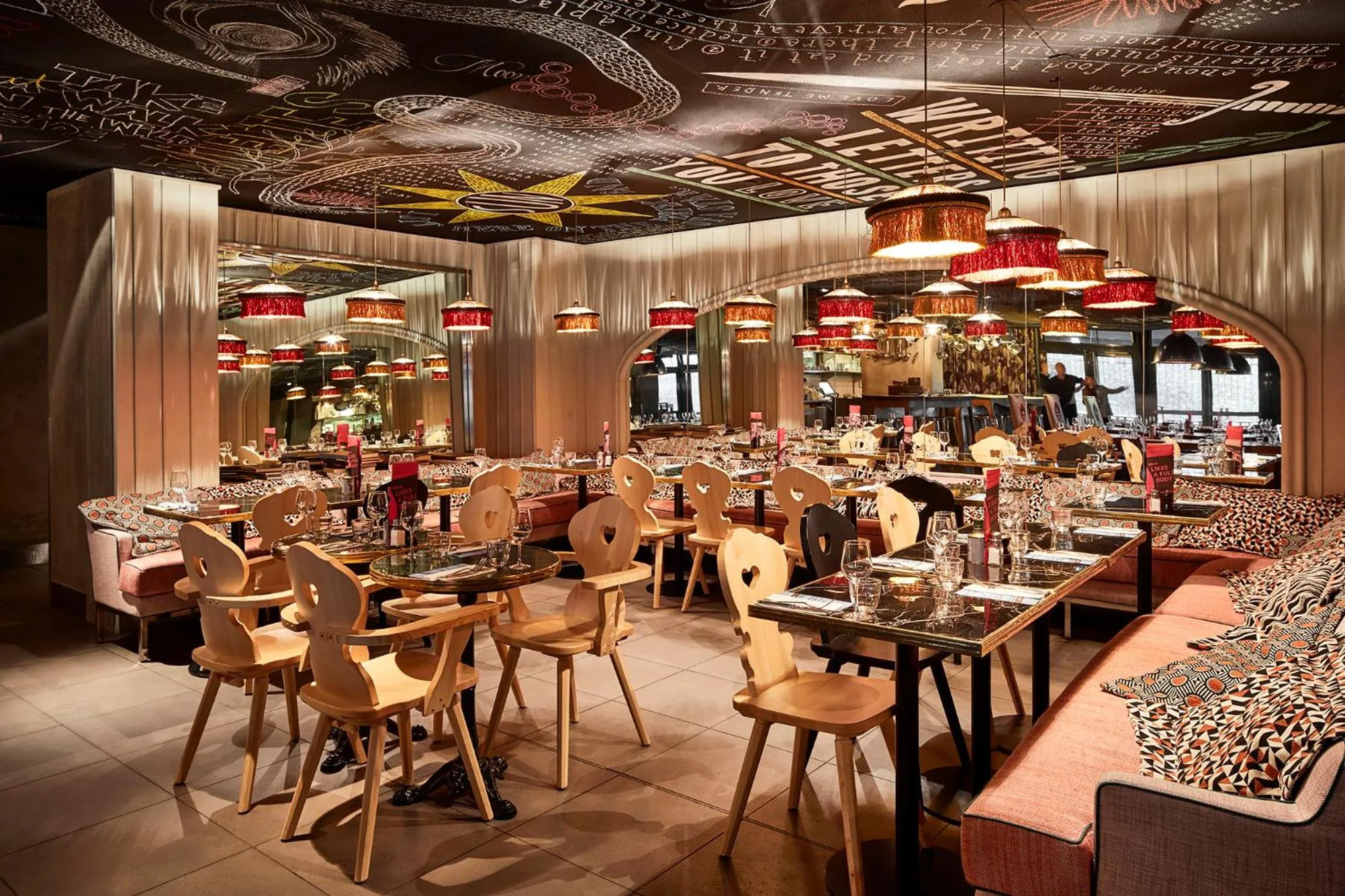 Restaurant/places to eat in Mama Shelter Paris East