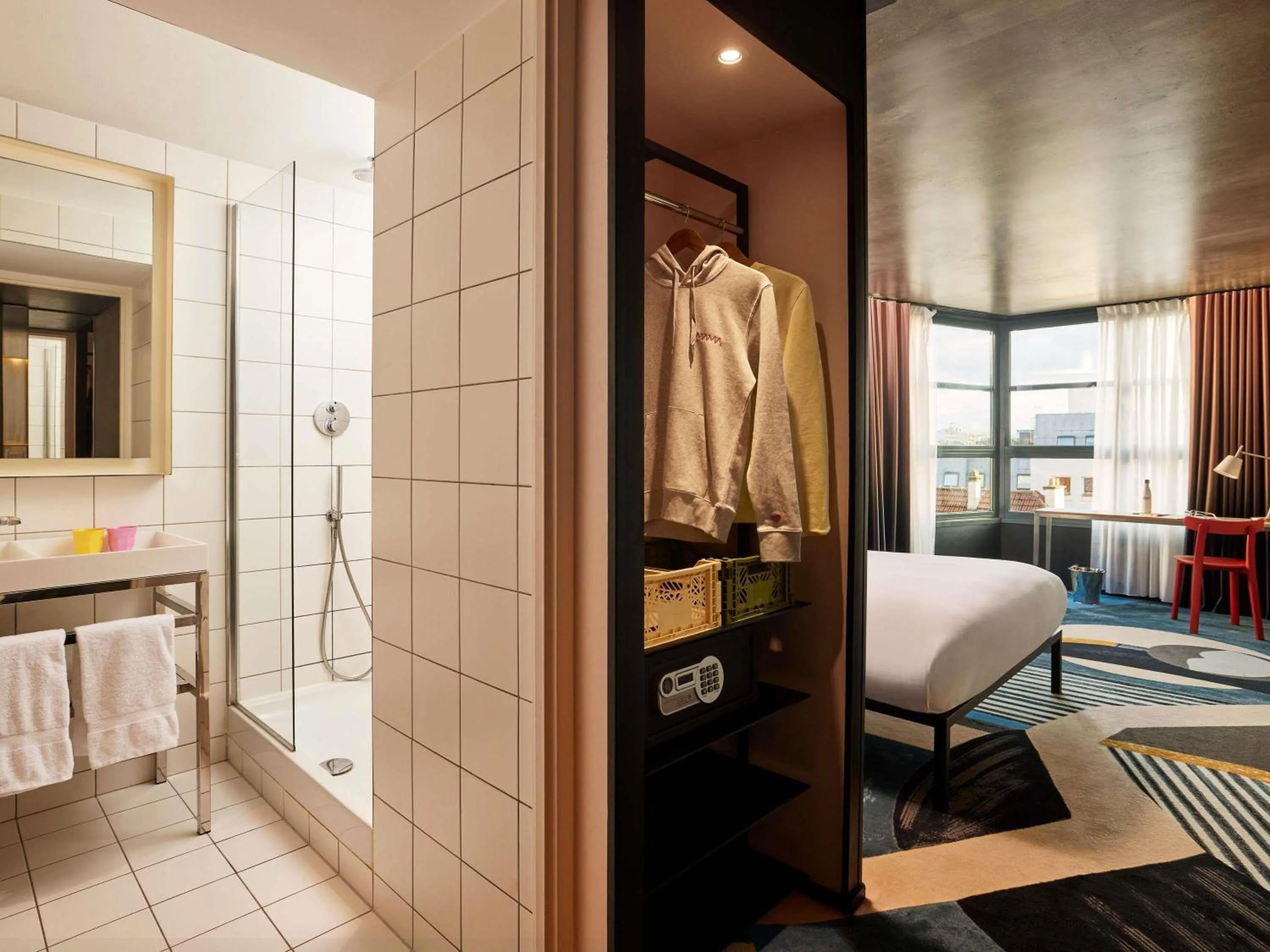 Bathroom, Bed in Mama Shelter Paris East