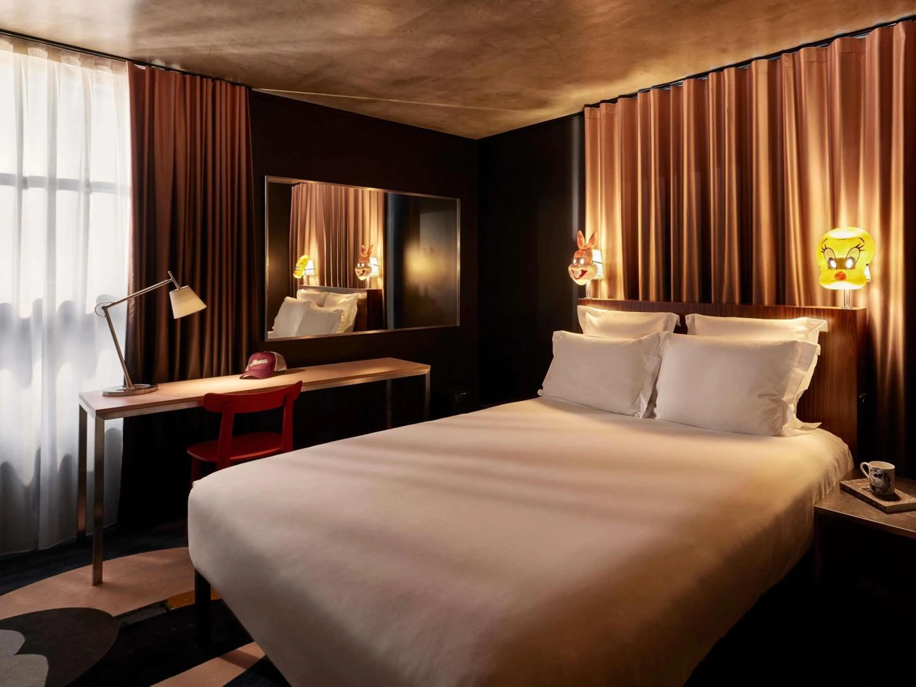 Bedroom, Bed in Mama Shelter Paris East