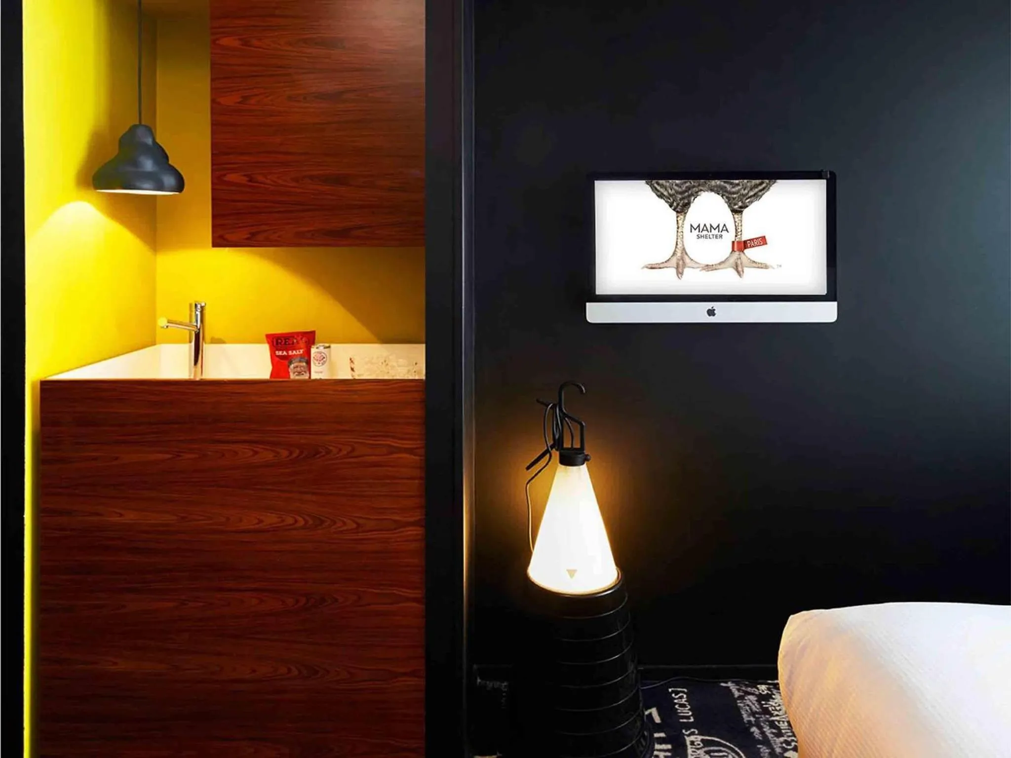 Bedroom, Bed in Mama Shelter Paris East