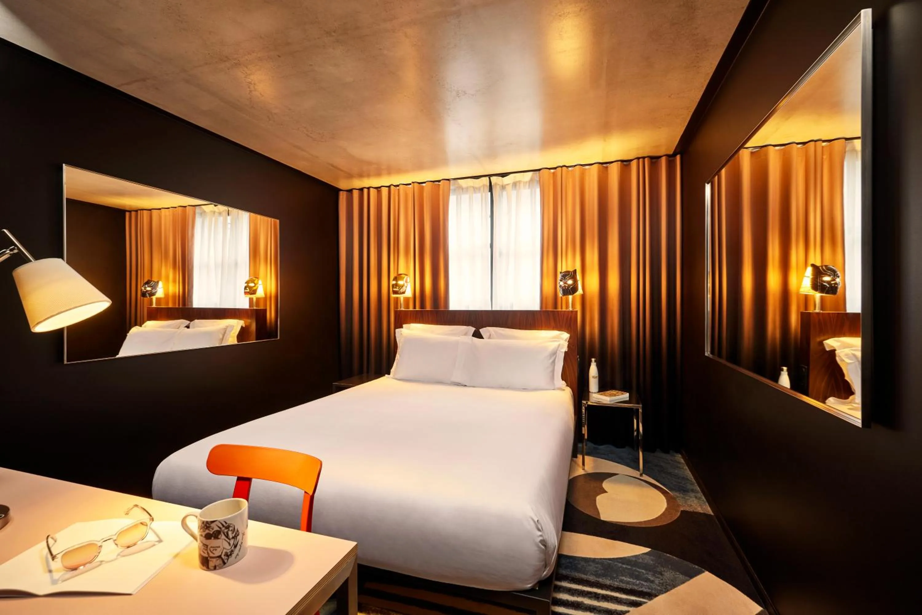 Bed in Mama Shelter Paris East