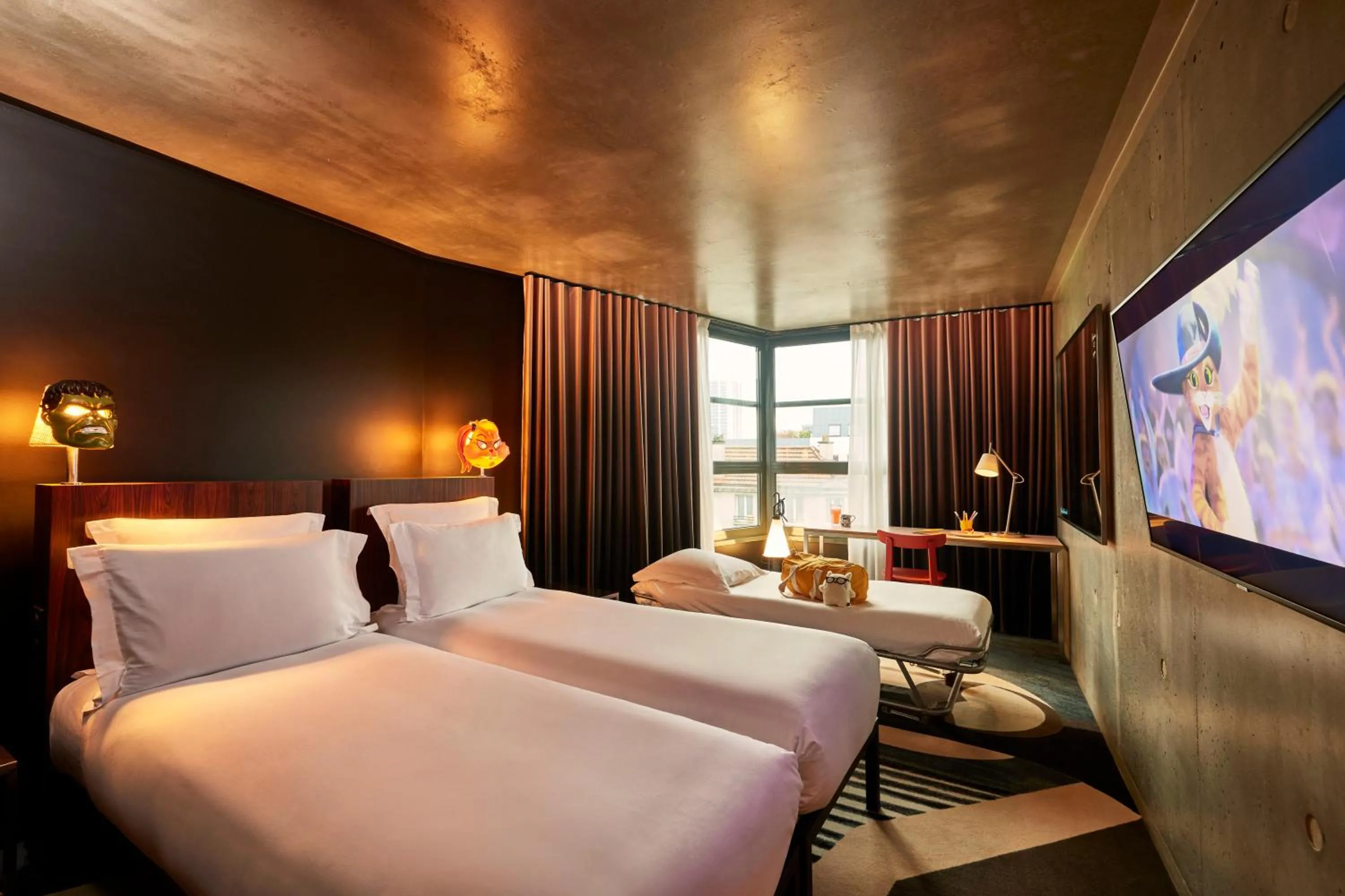 Bed in Mama Shelter Paris East