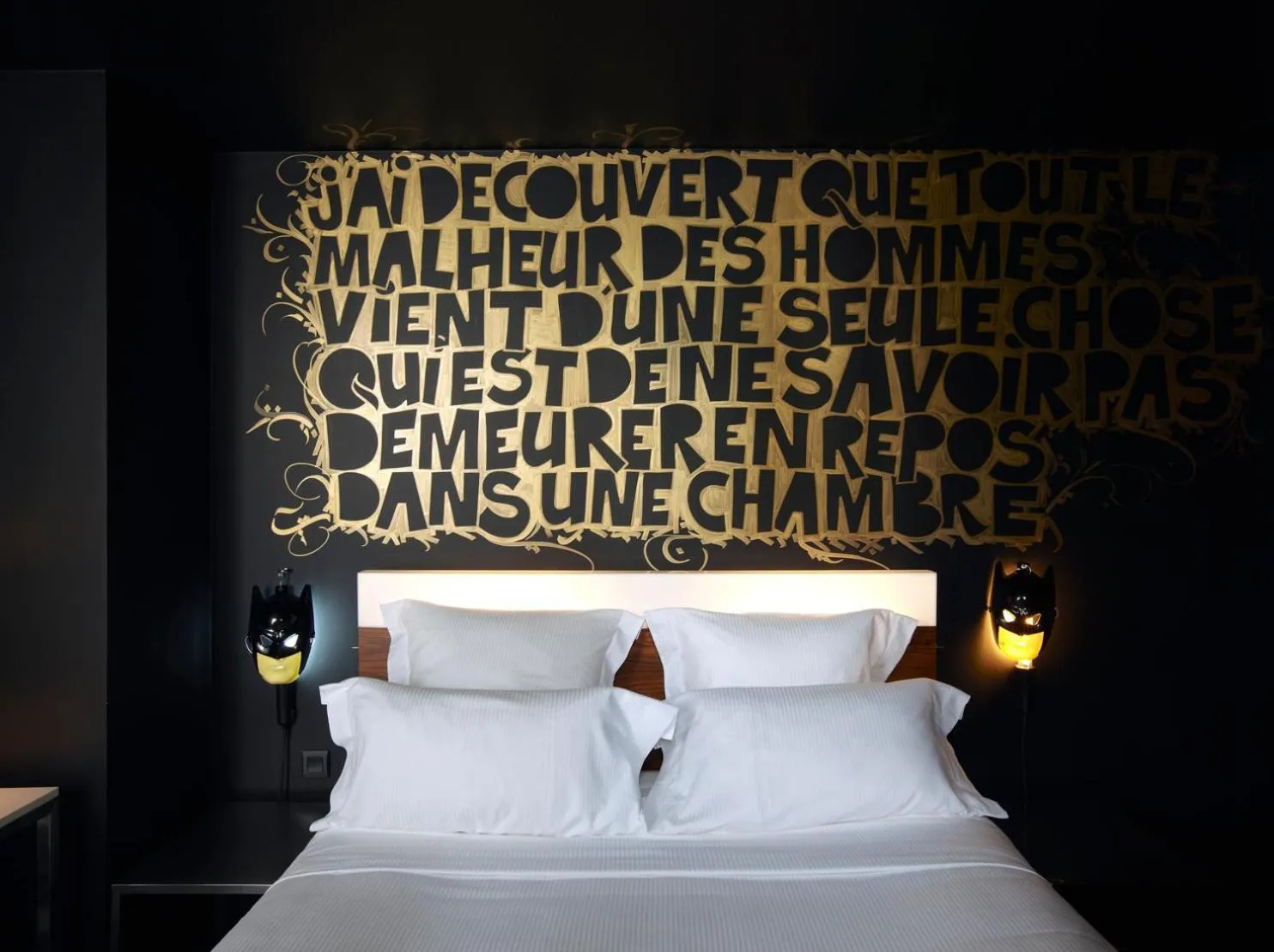 Bed in Mama Shelter Paris East