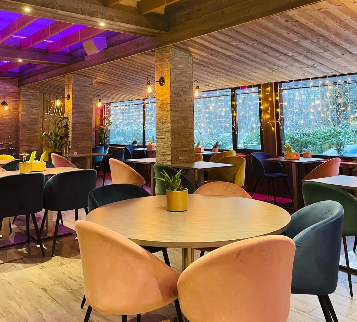 Restaurant/places to eat in Hotel Le Panorama