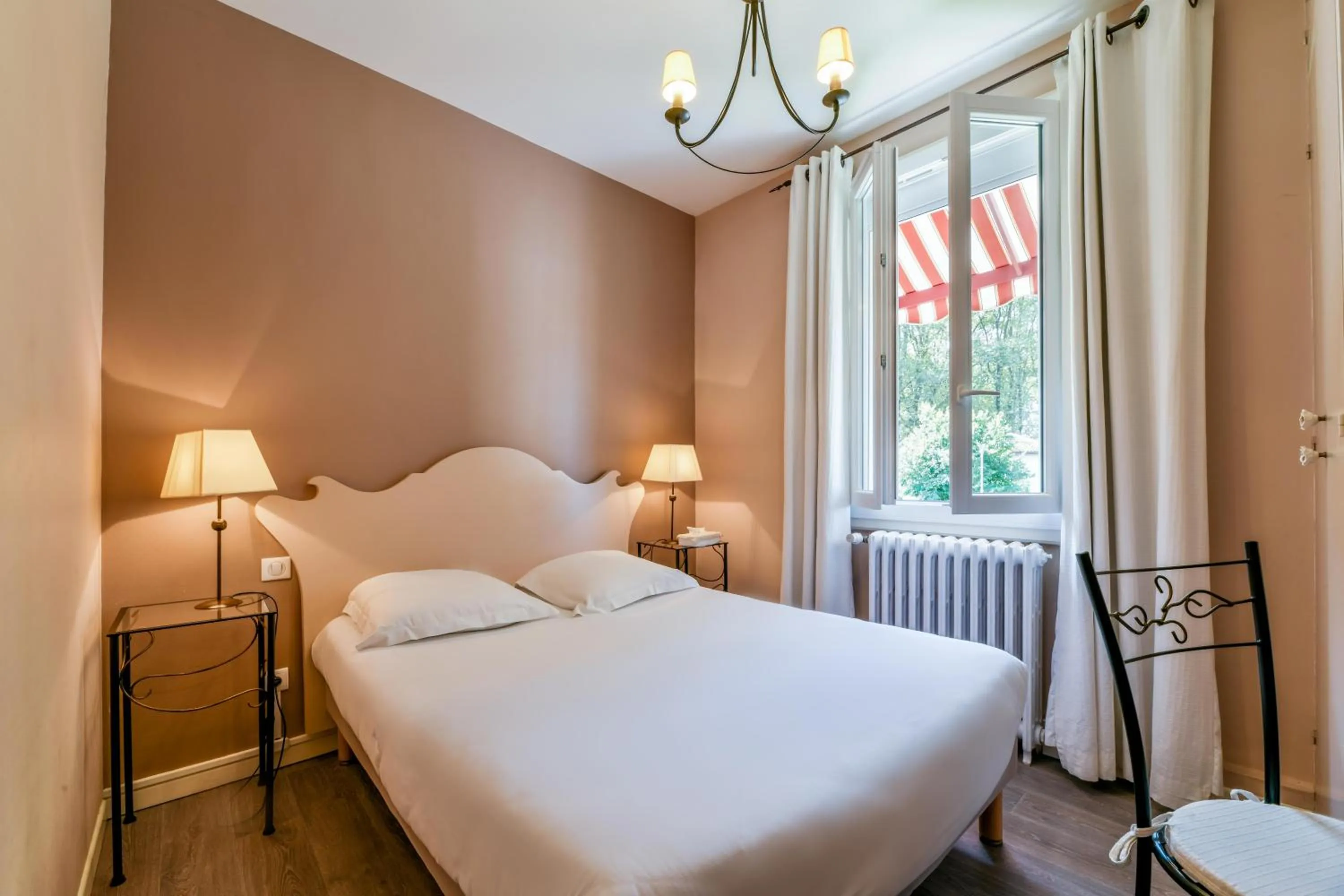 Bed in Hotel du Commerce