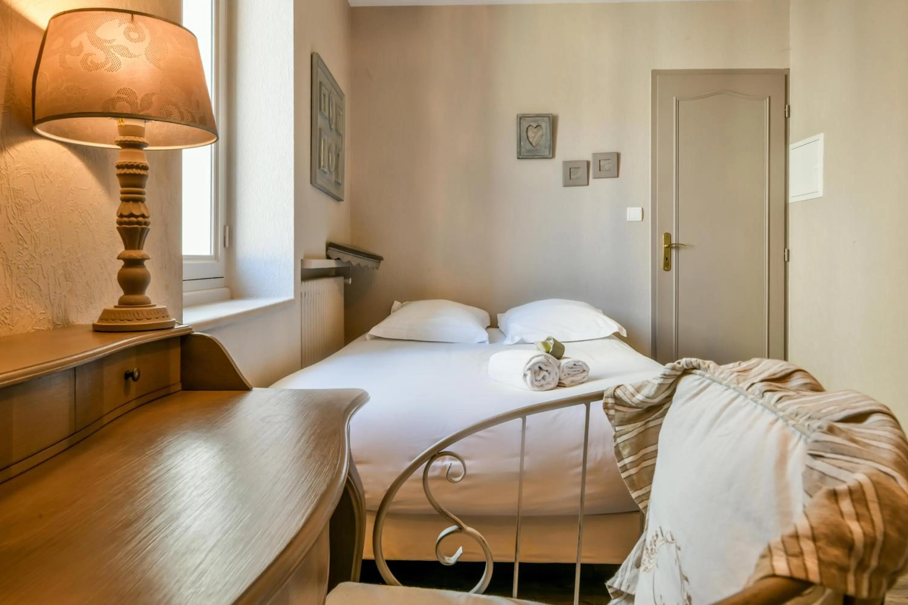 Bed in Hotel du Commerce