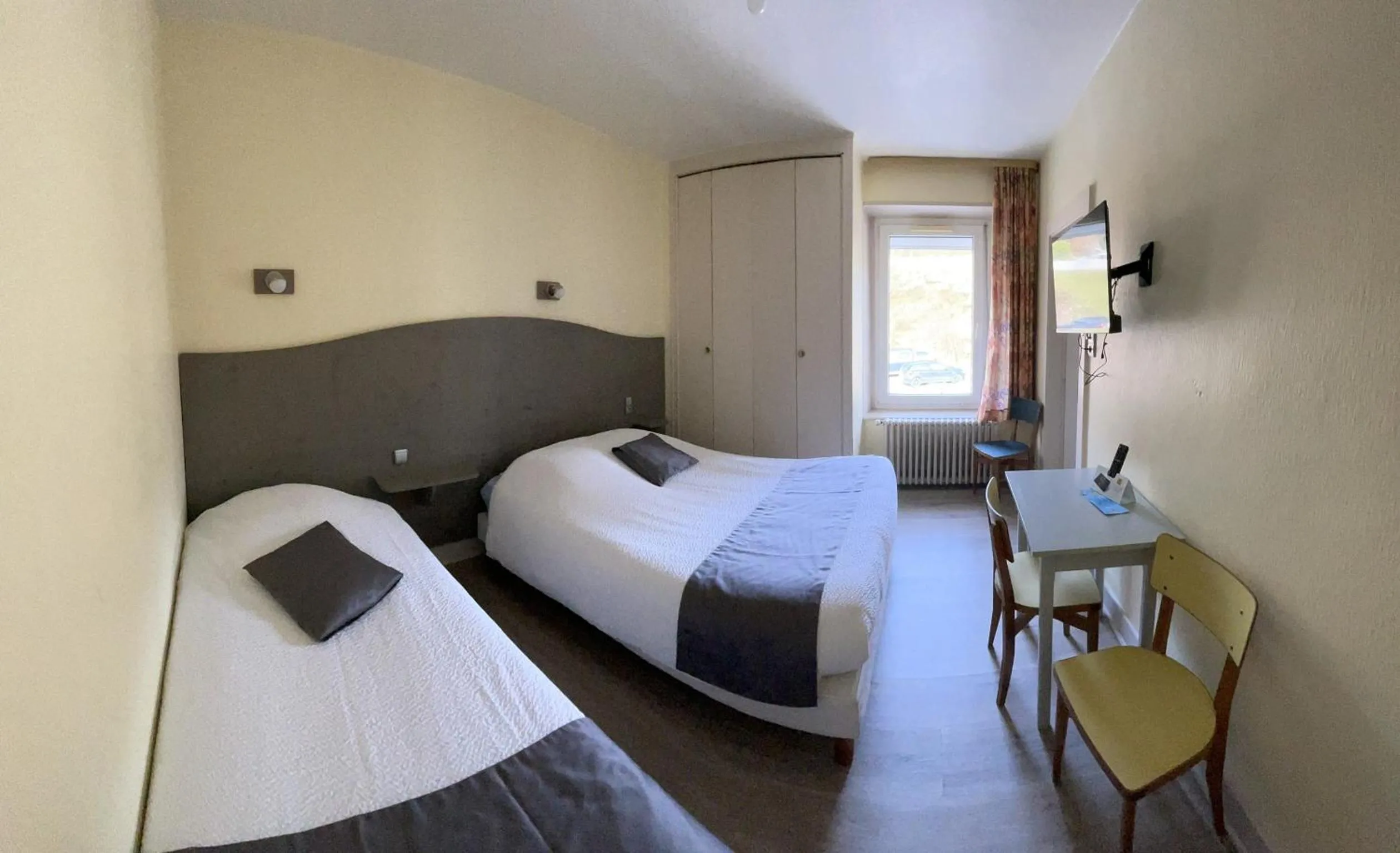Family triple room in Hostel de La Grande Cascade