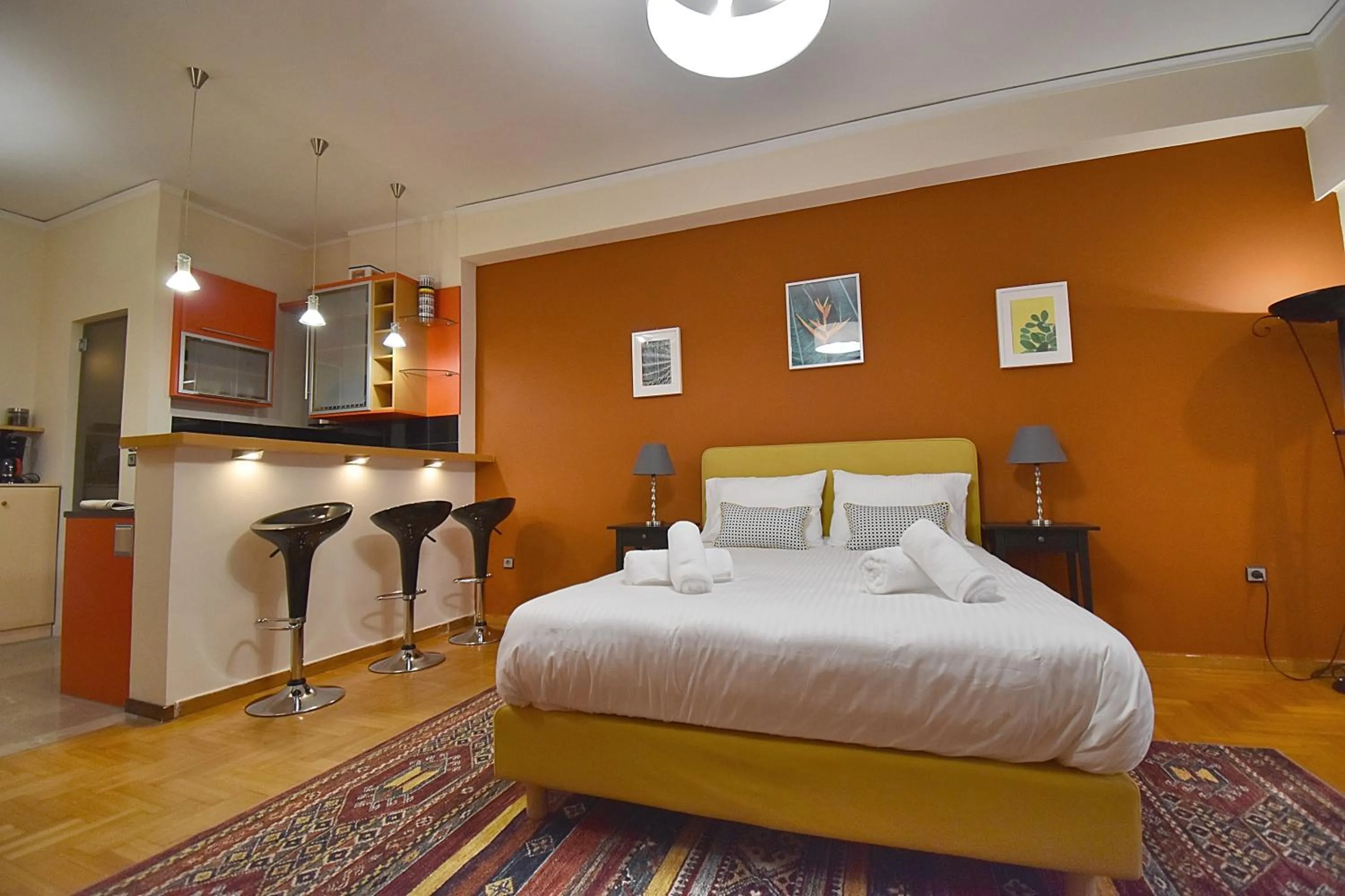 Photo of the whole room, Bed in Check Point - Down Town