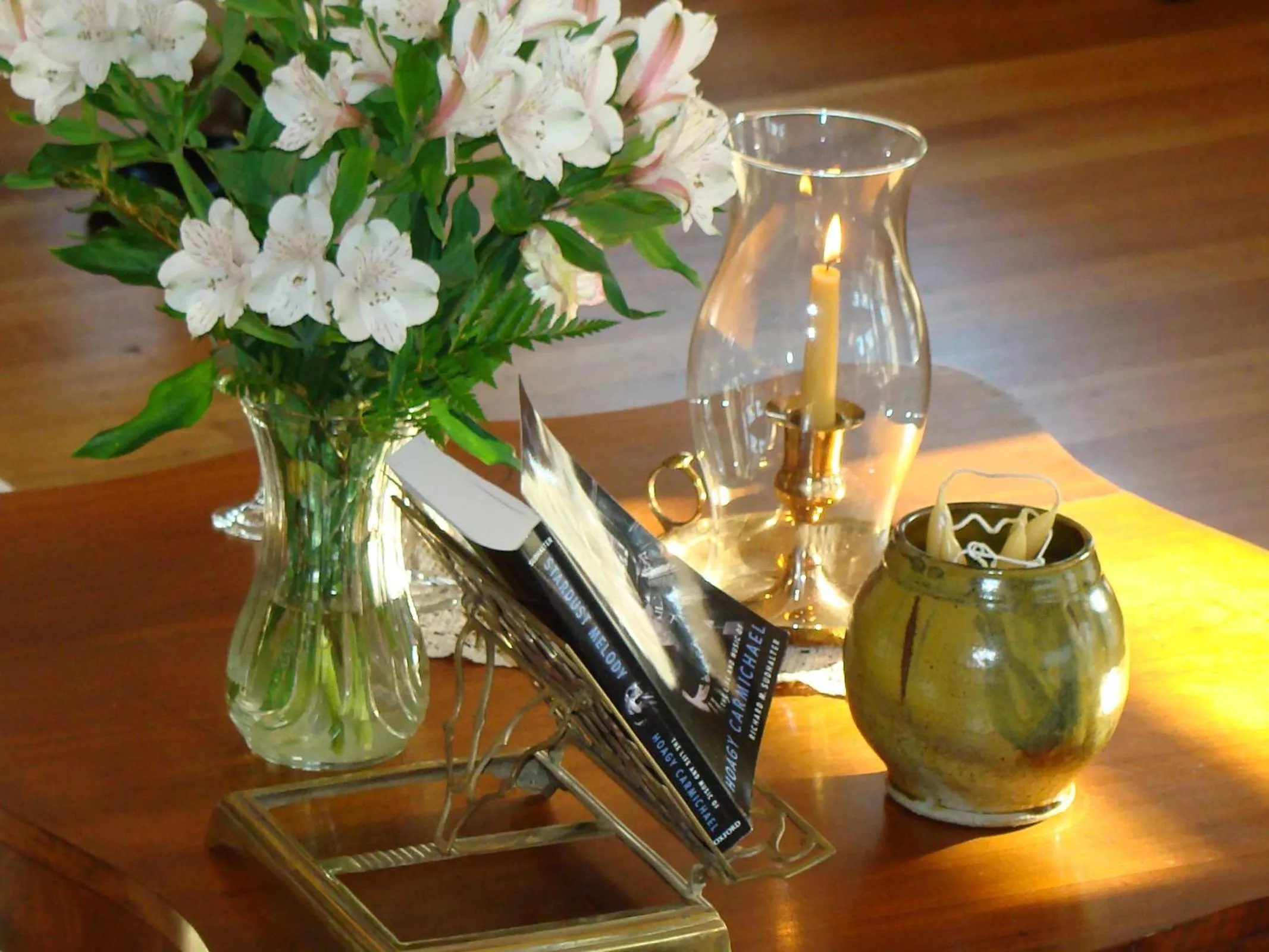 Decorative detail in Showers Inn