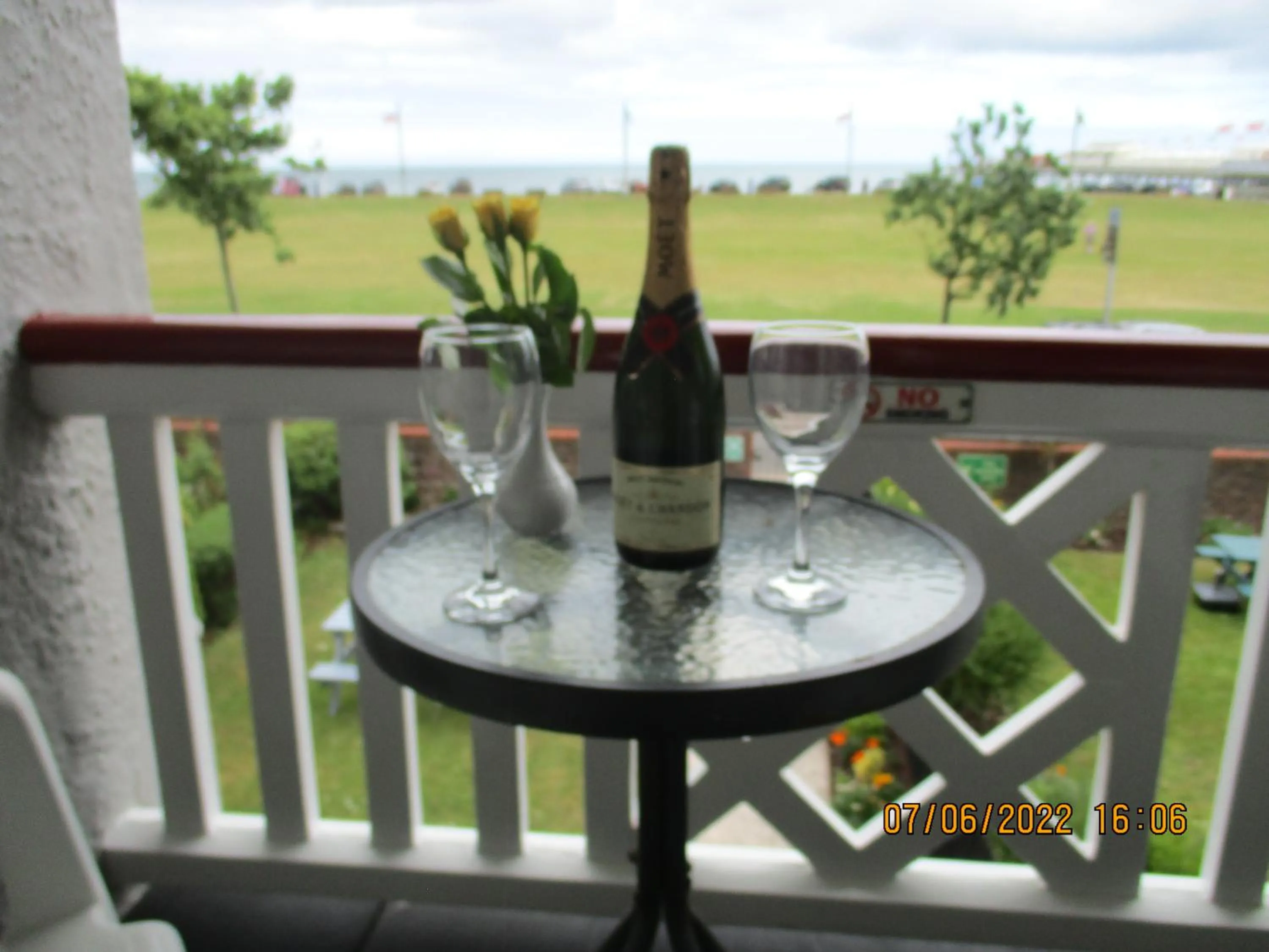 Sefton Lodge SEAFRONT ,PANORAMIC SEA VIEW ENSUITE BALCONY ROOMS AVAILABLE, GUEST GARDEN