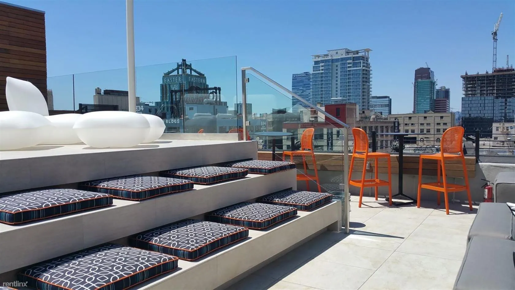 Seating area in Fashion Loft 2 bedroom Downtown