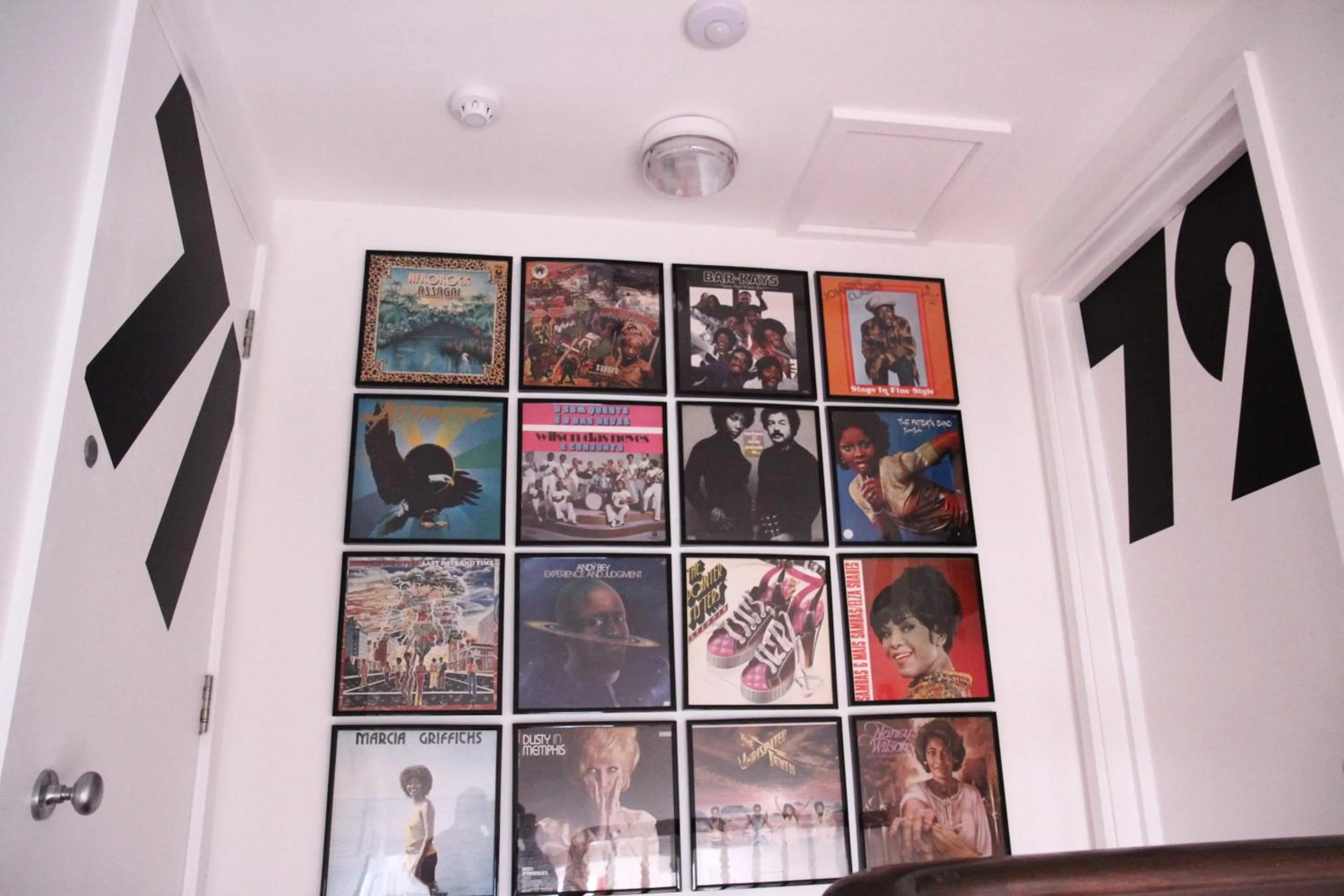 Decorative detail in Snooze