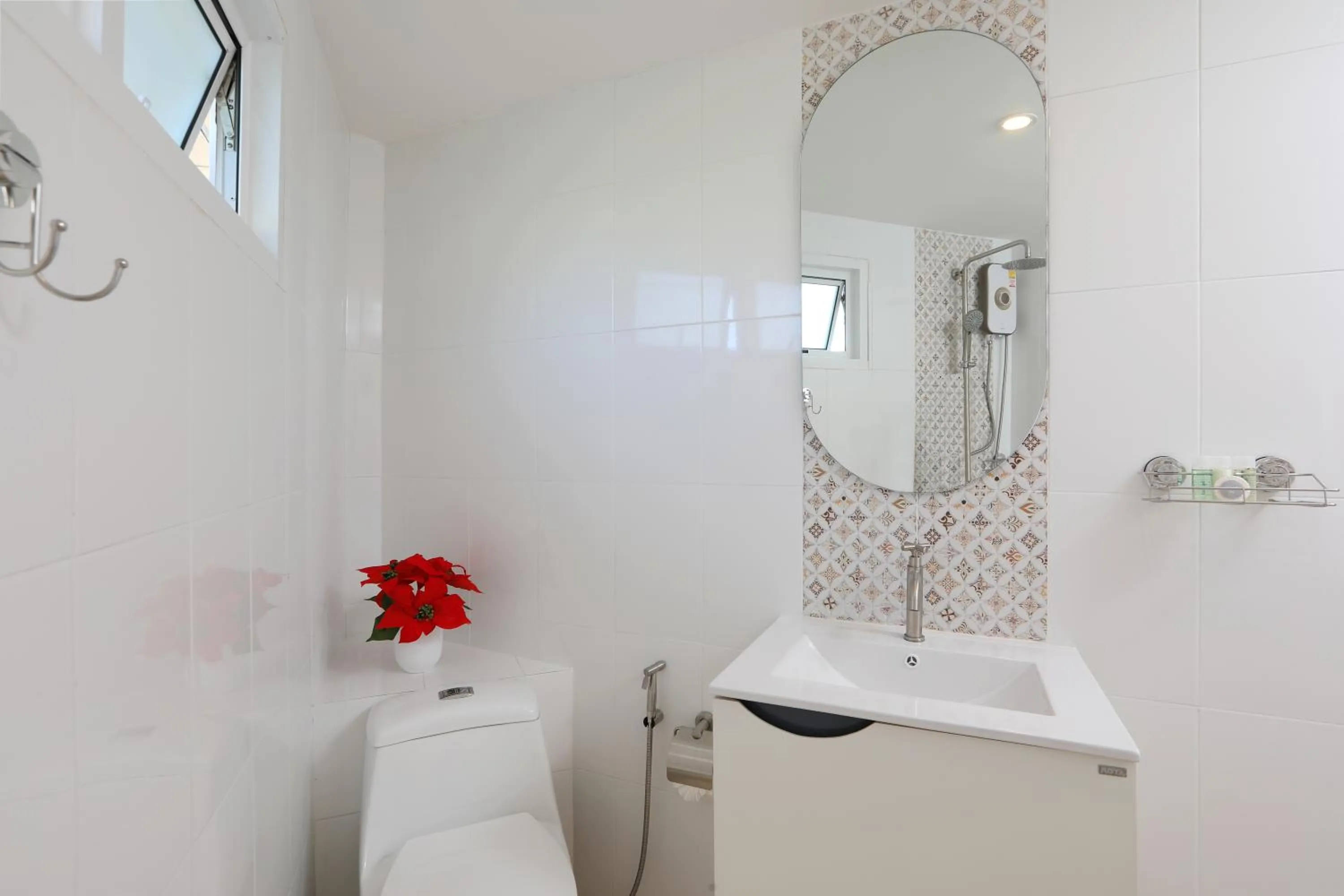 Toilet in Kata White Villas