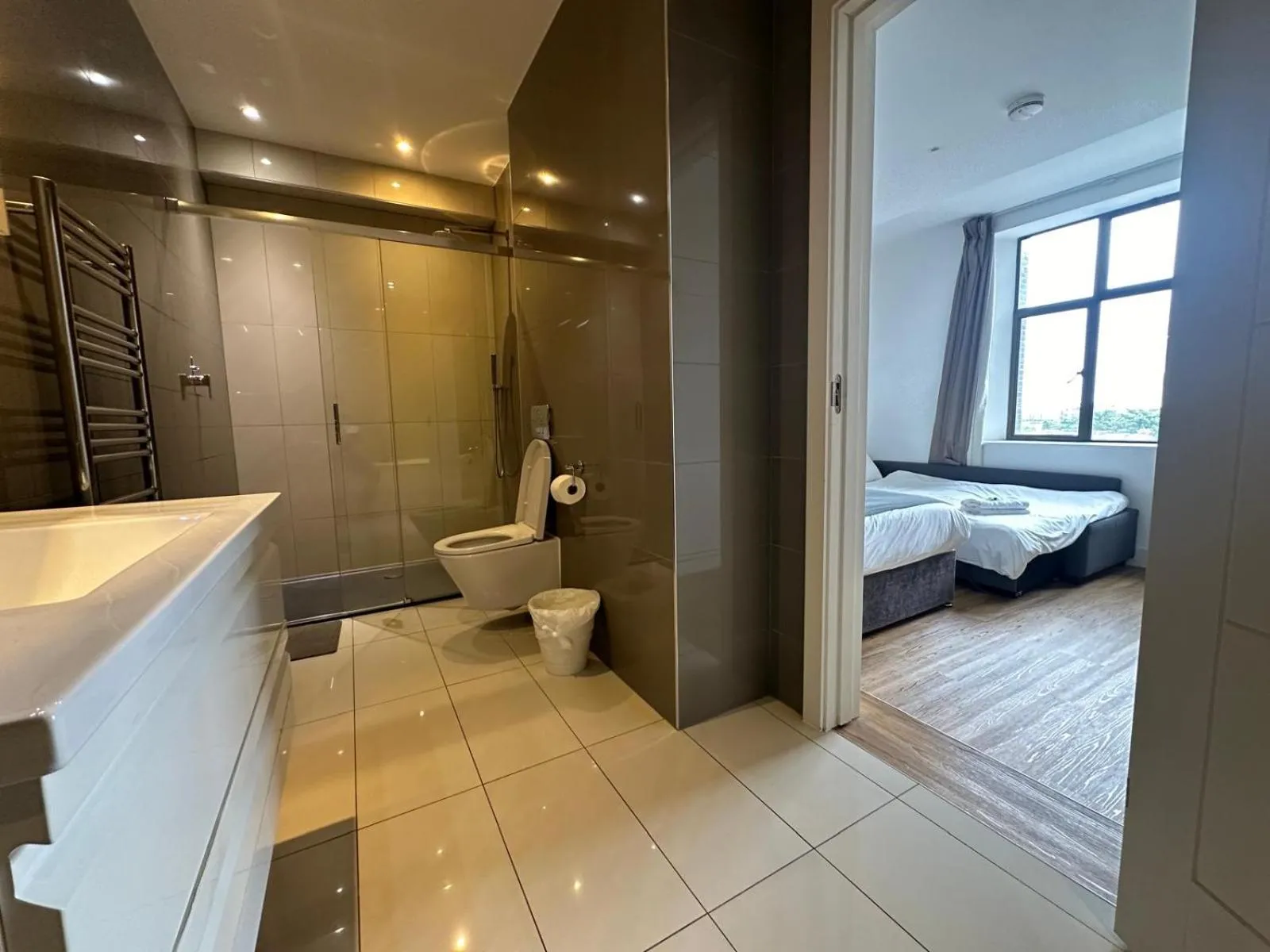 Shower, Bed in Simple Stay