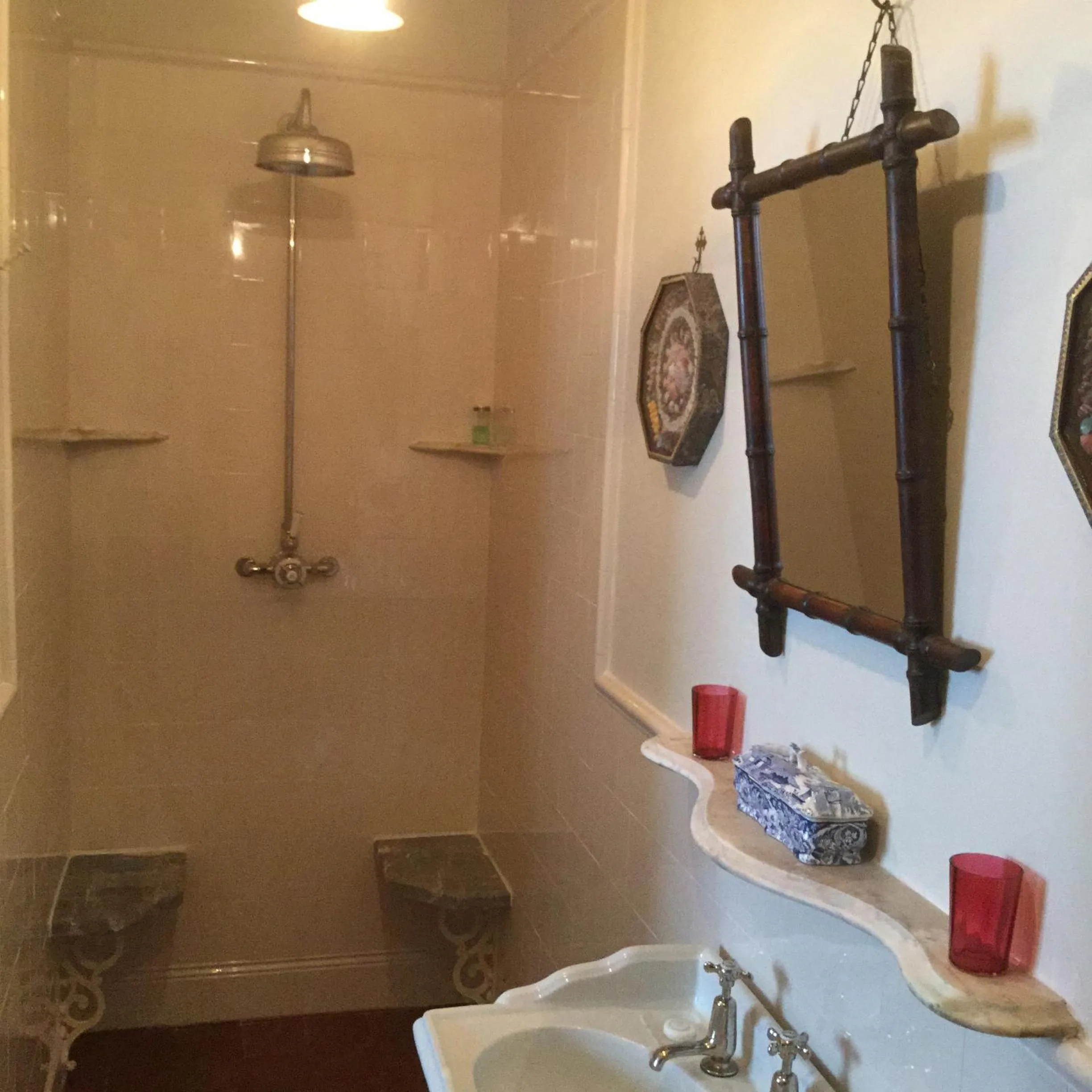 Bathroom in St Benedict - Victorian Bed and Breakfast