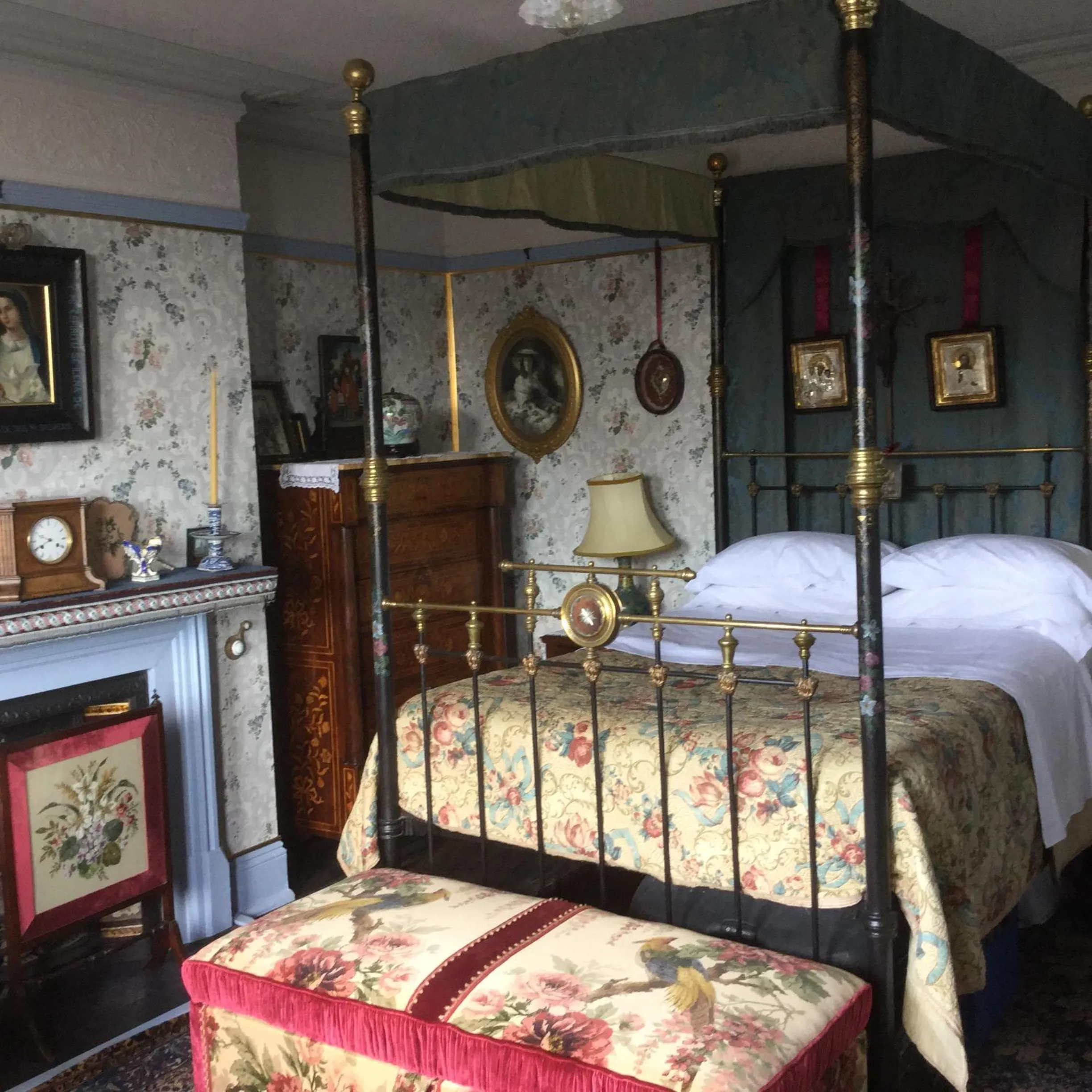 Bed in St Benedict - Victorian Bed and Breakfast