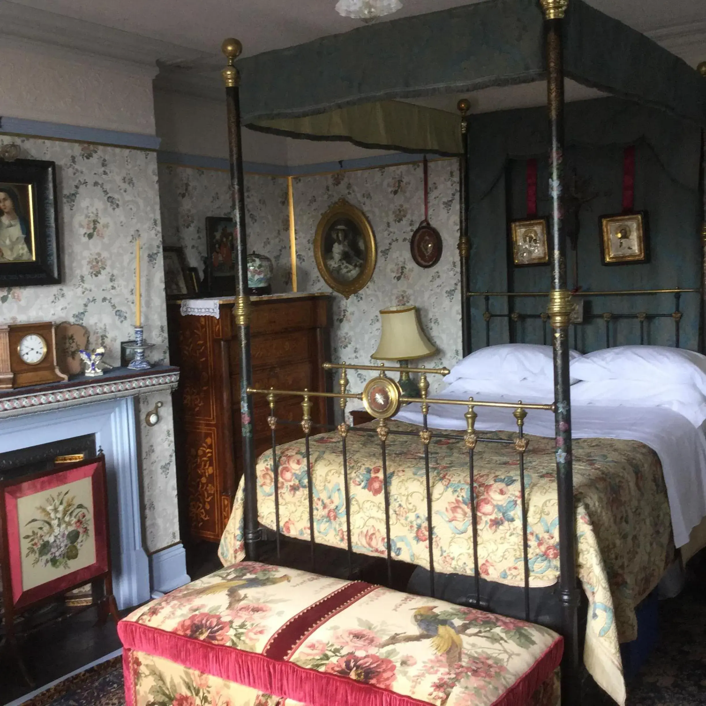 Deluxe Double Room with Garden View - single occupancy in St Benedict - Victorian Bed and Breakfast Deluxe Double Room with Garden View - single occupancy in St Benedict - Victorian Bed and Breakfast