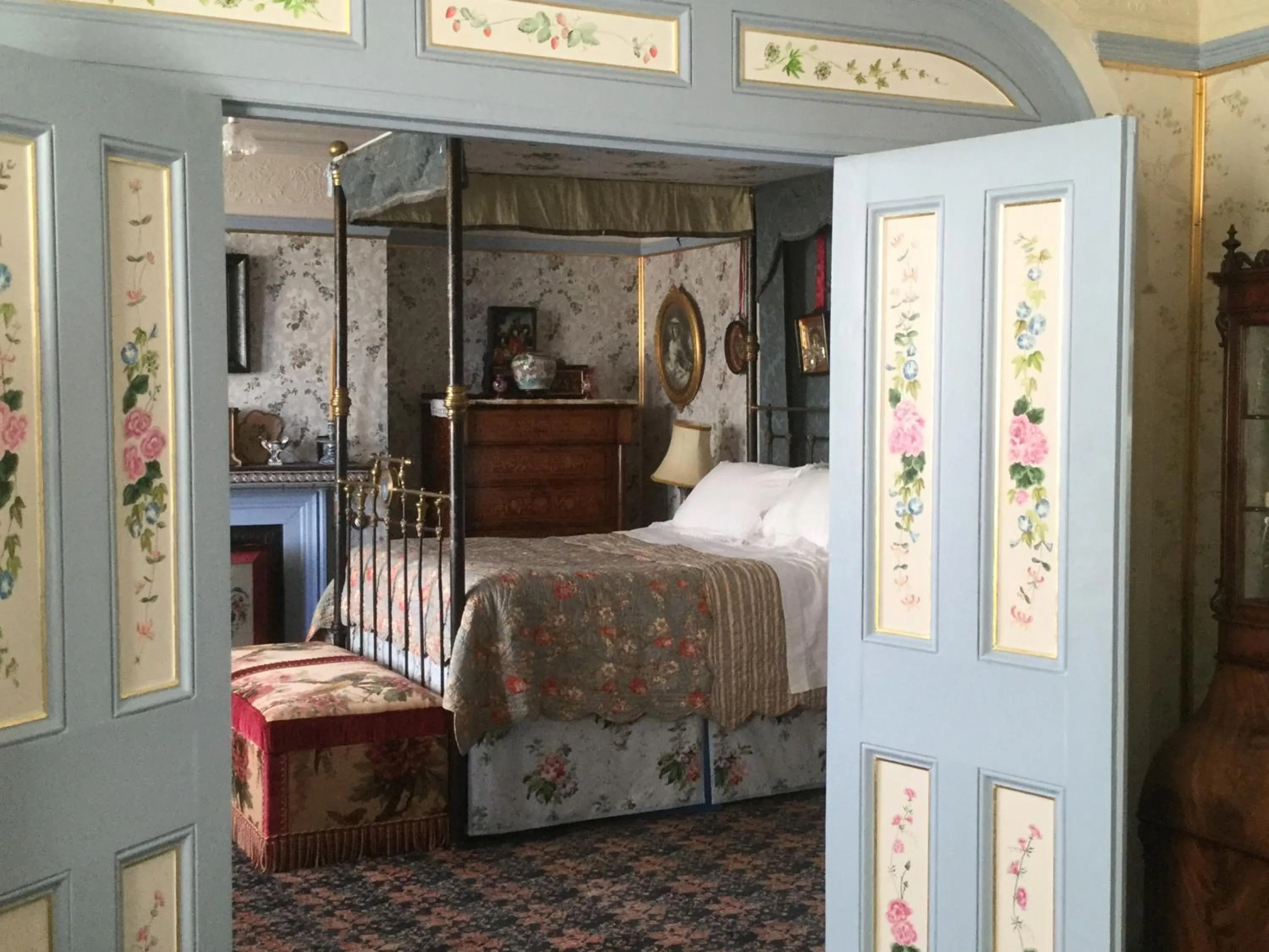 Bed in St Benedict - Victorian Bed and Breakfast