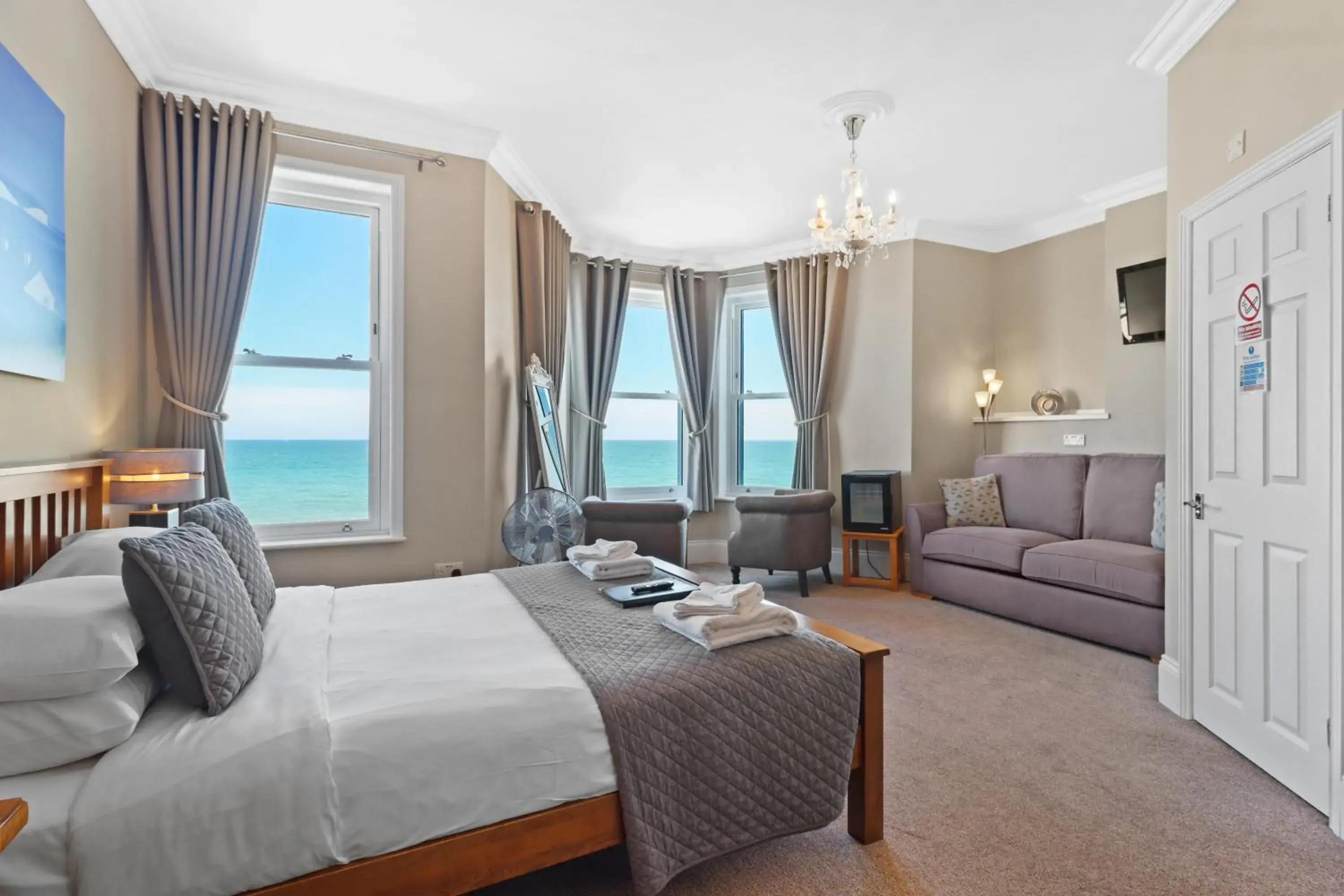 King Room with Sea View - 2nd Floor in Beach Front Guest House King Room with Sea View - 2nd Floor in Beach Front Guest House