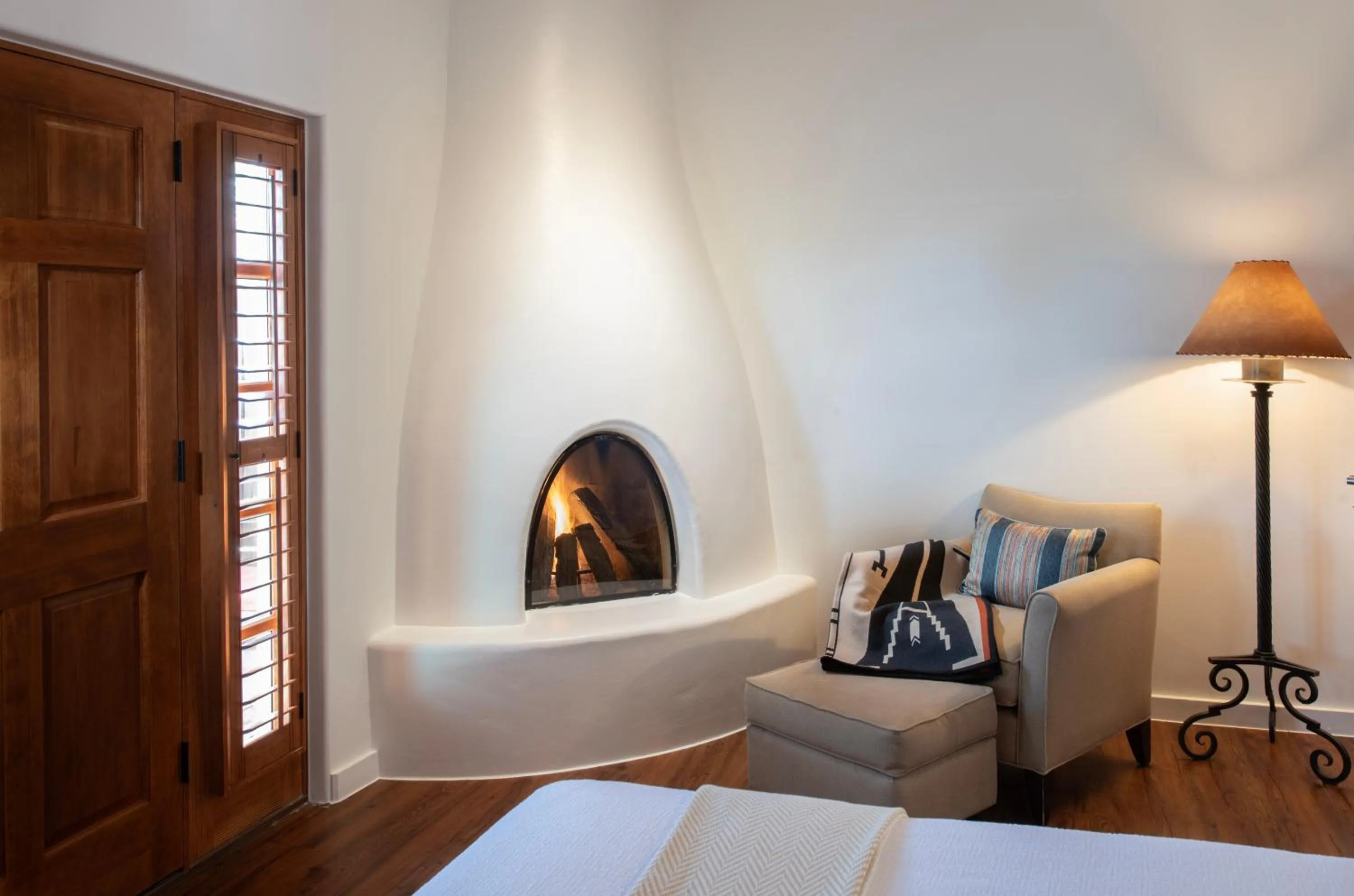 fireplace, Bed in Piñon Court by La Fonda