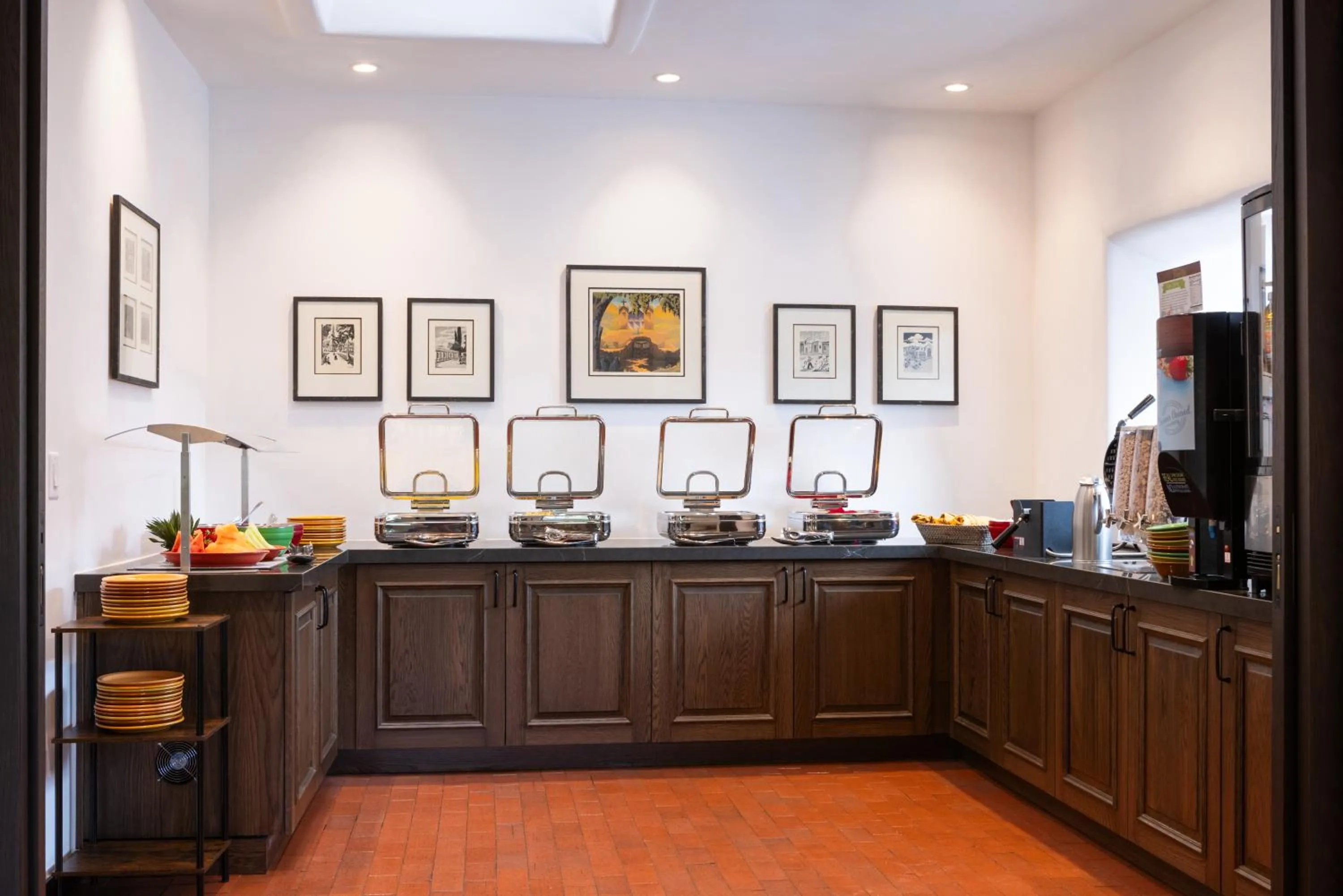 Buffet breakfast in Piñon Court by La Fonda