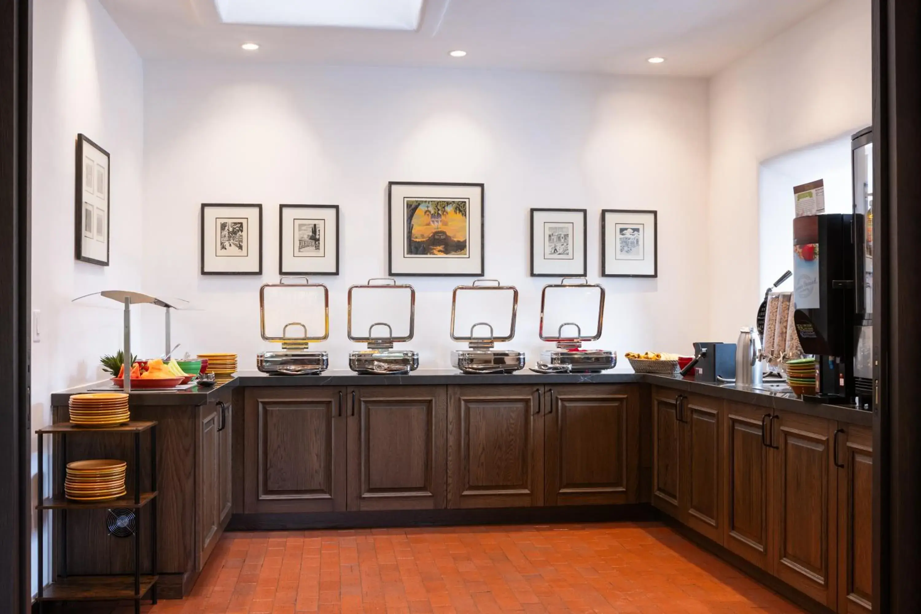 Buffet breakfast in Piñon Court by La Fonda Buffet breakfast in Piñon Court by La Fonda