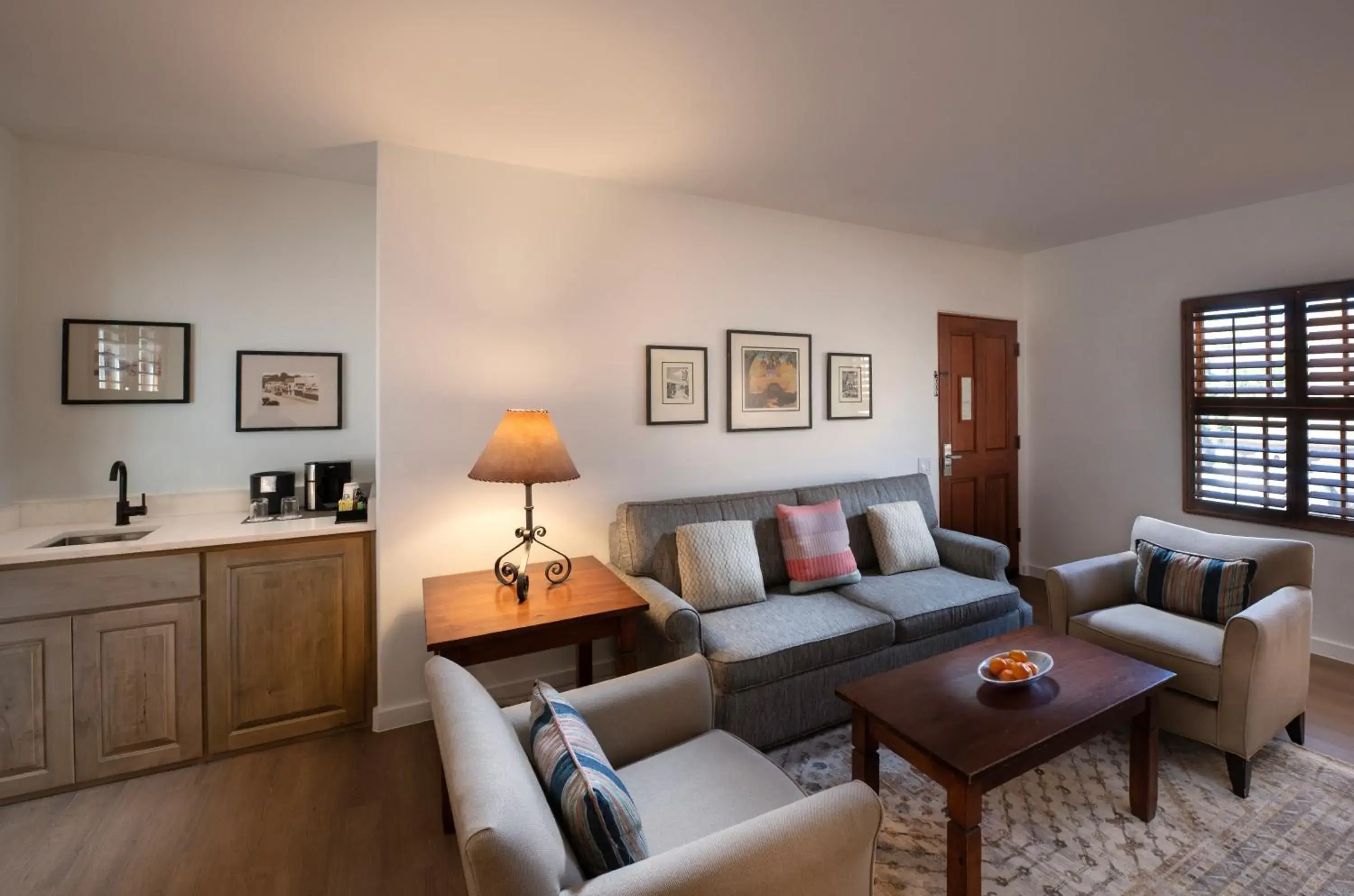 Living room in Piñon Court by La Fonda Living room in Piñon Court by La Fonda