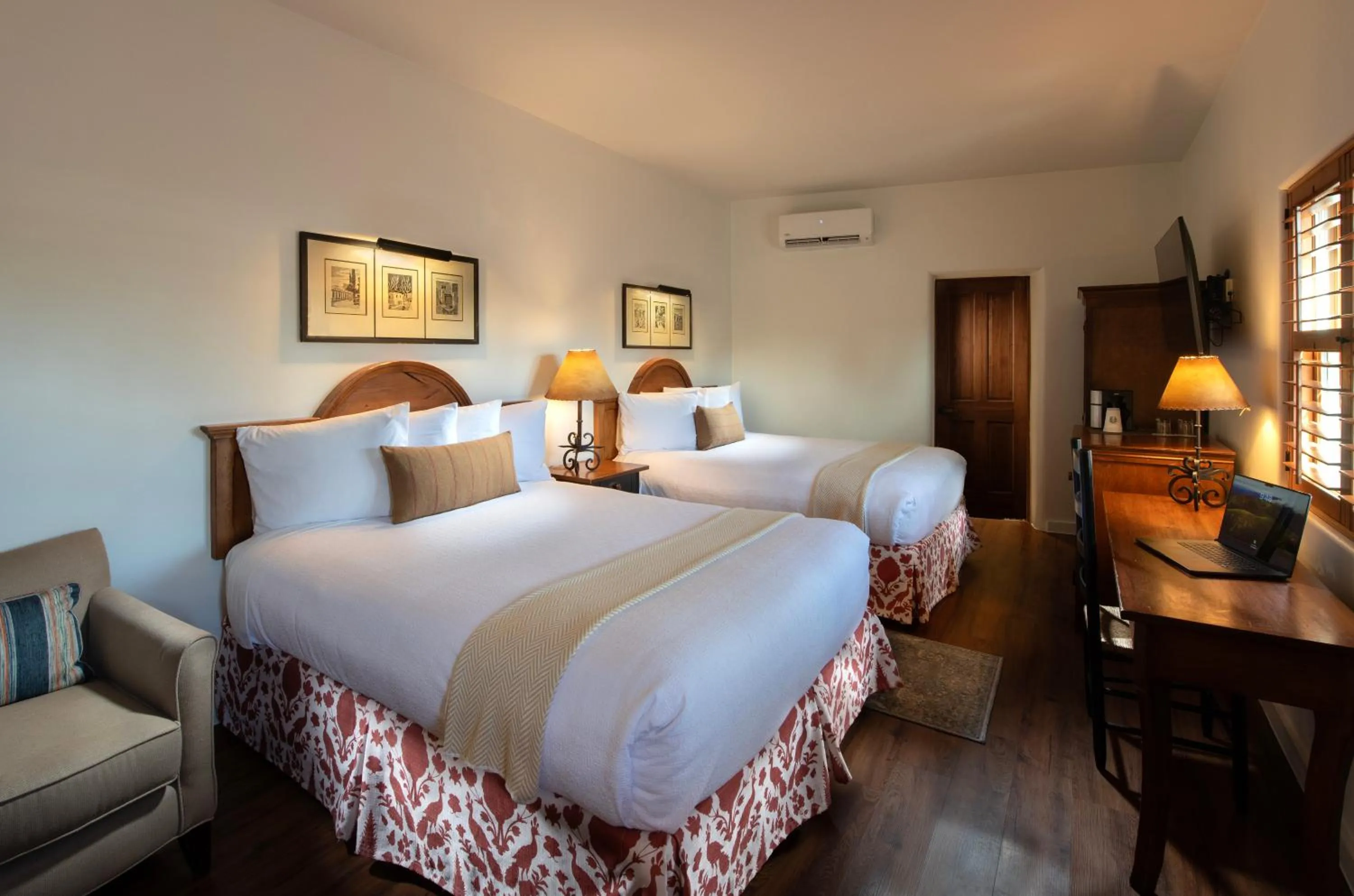 Bed in Piñon Court by La Fonda