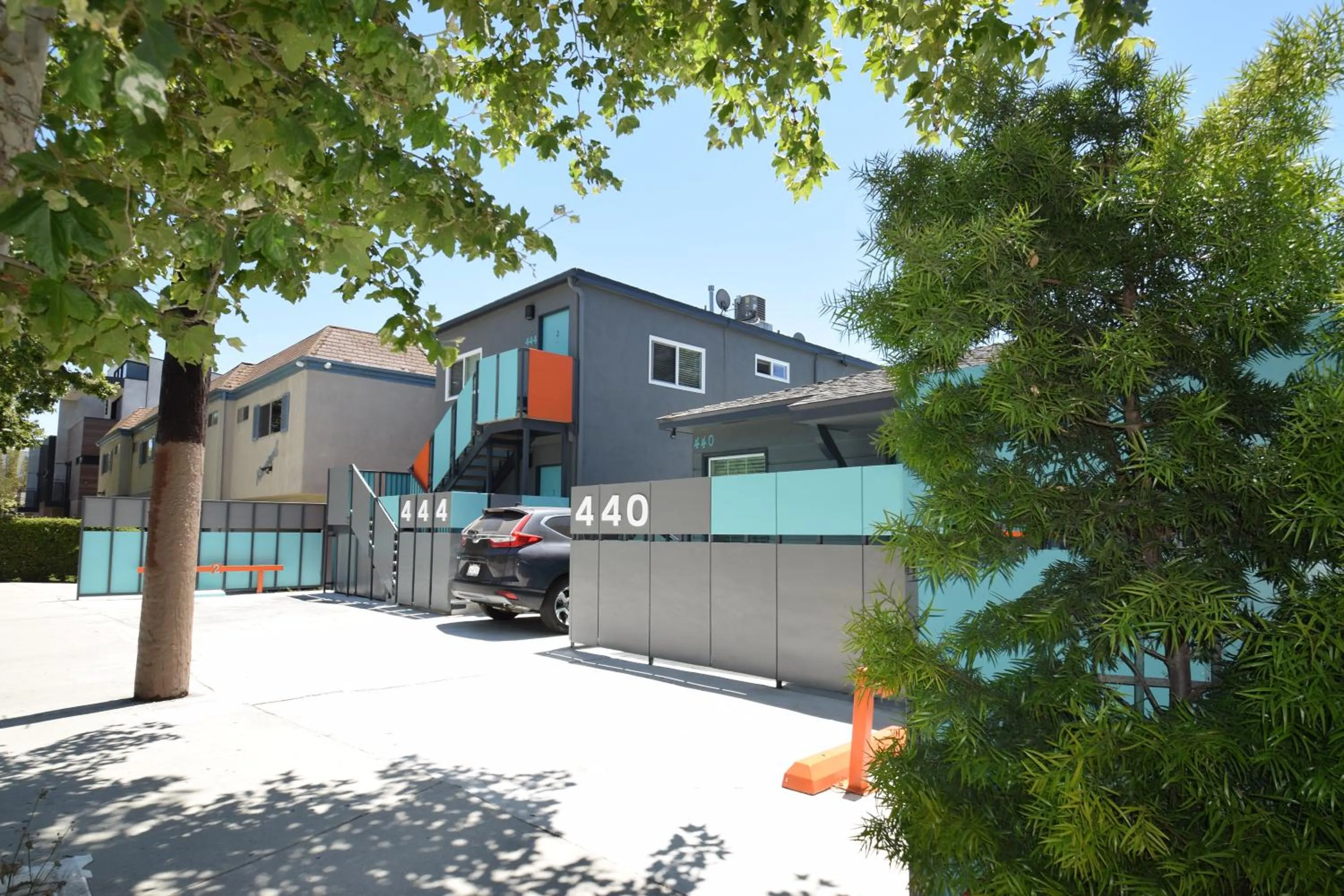 Property building in Venice Beach Apartments Monthly rents