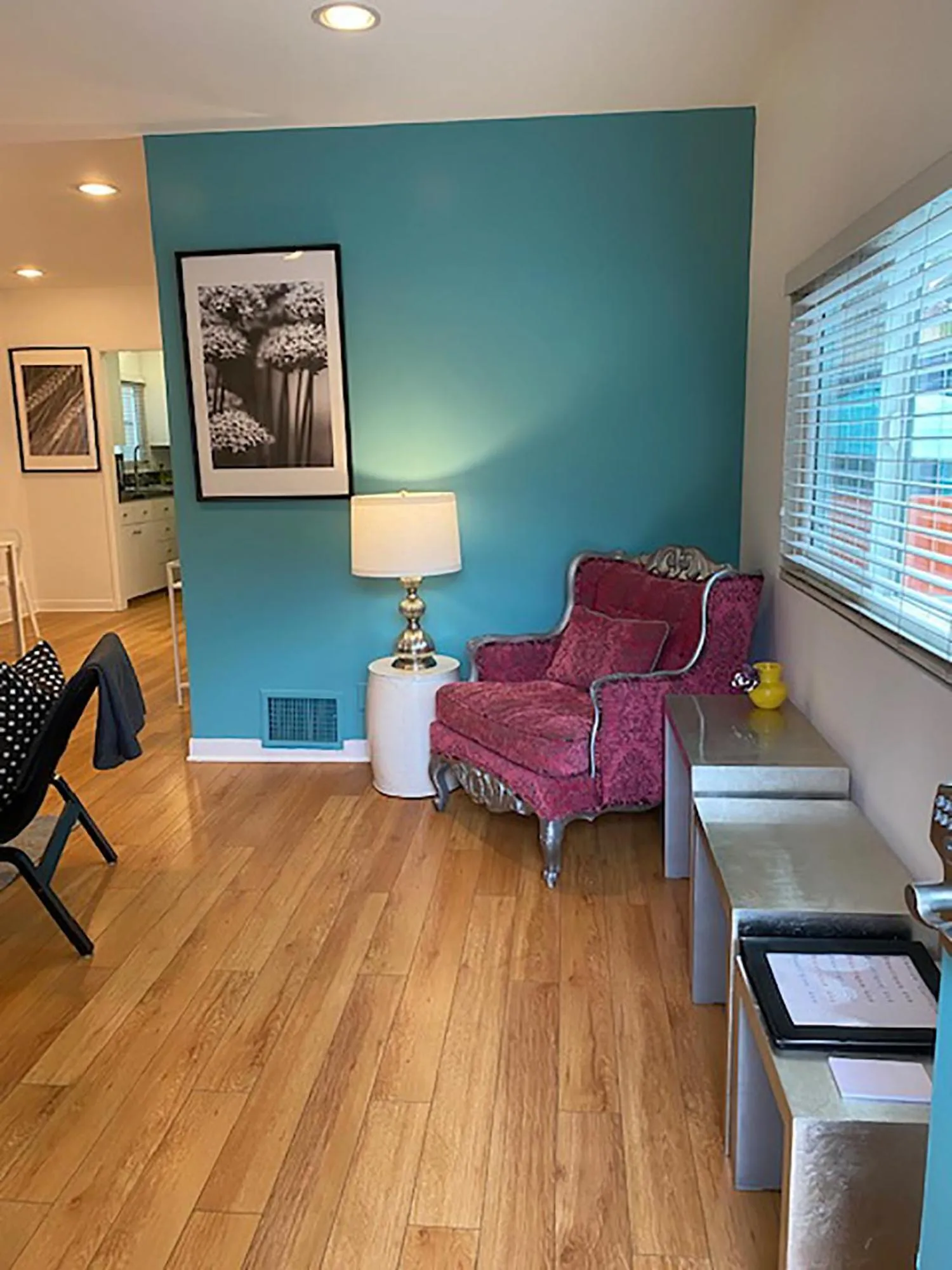 Living room in Venice Beach Apartments Monthly rents