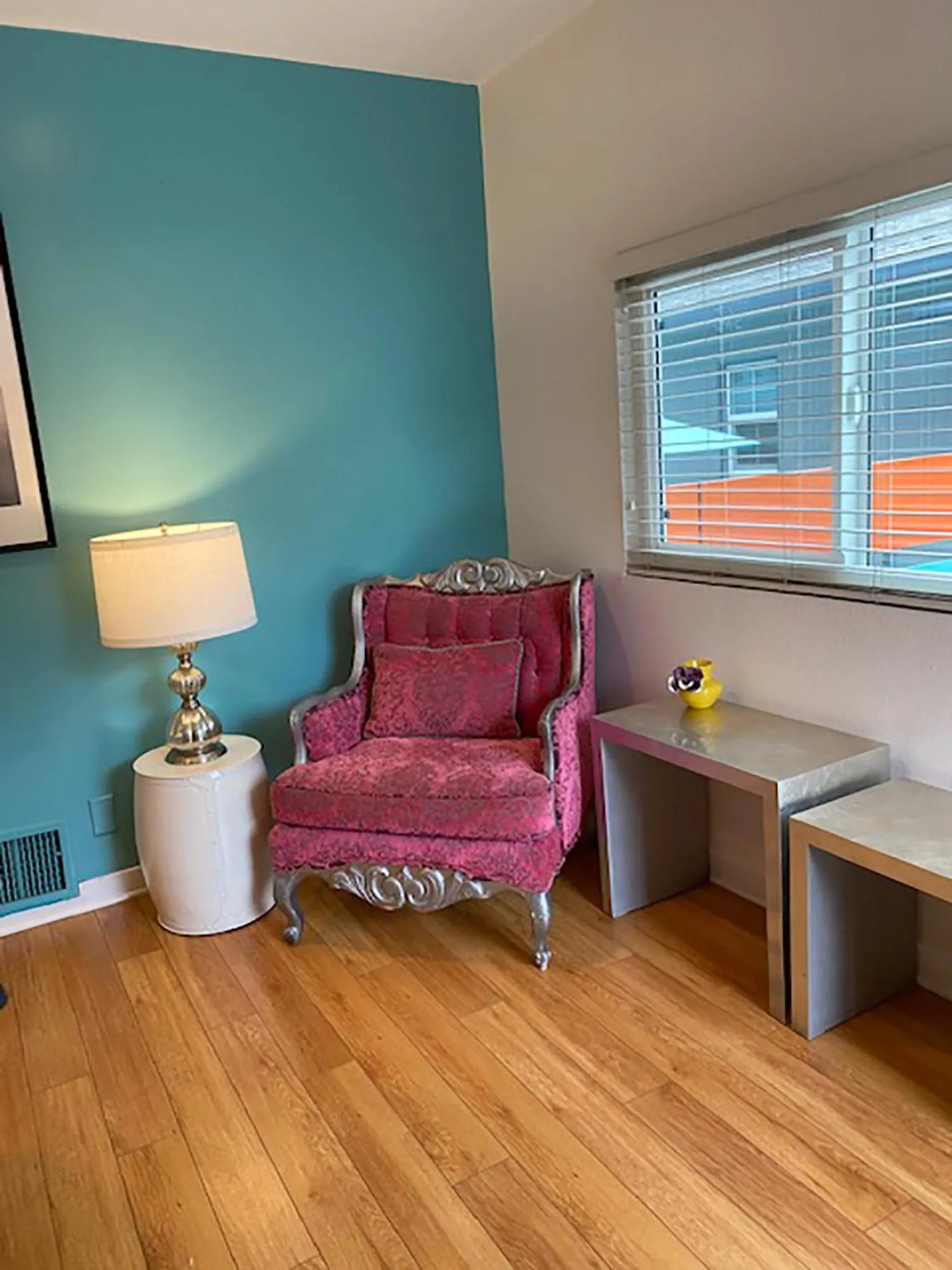 Living room in Venice Beach Apartments Monthly rents